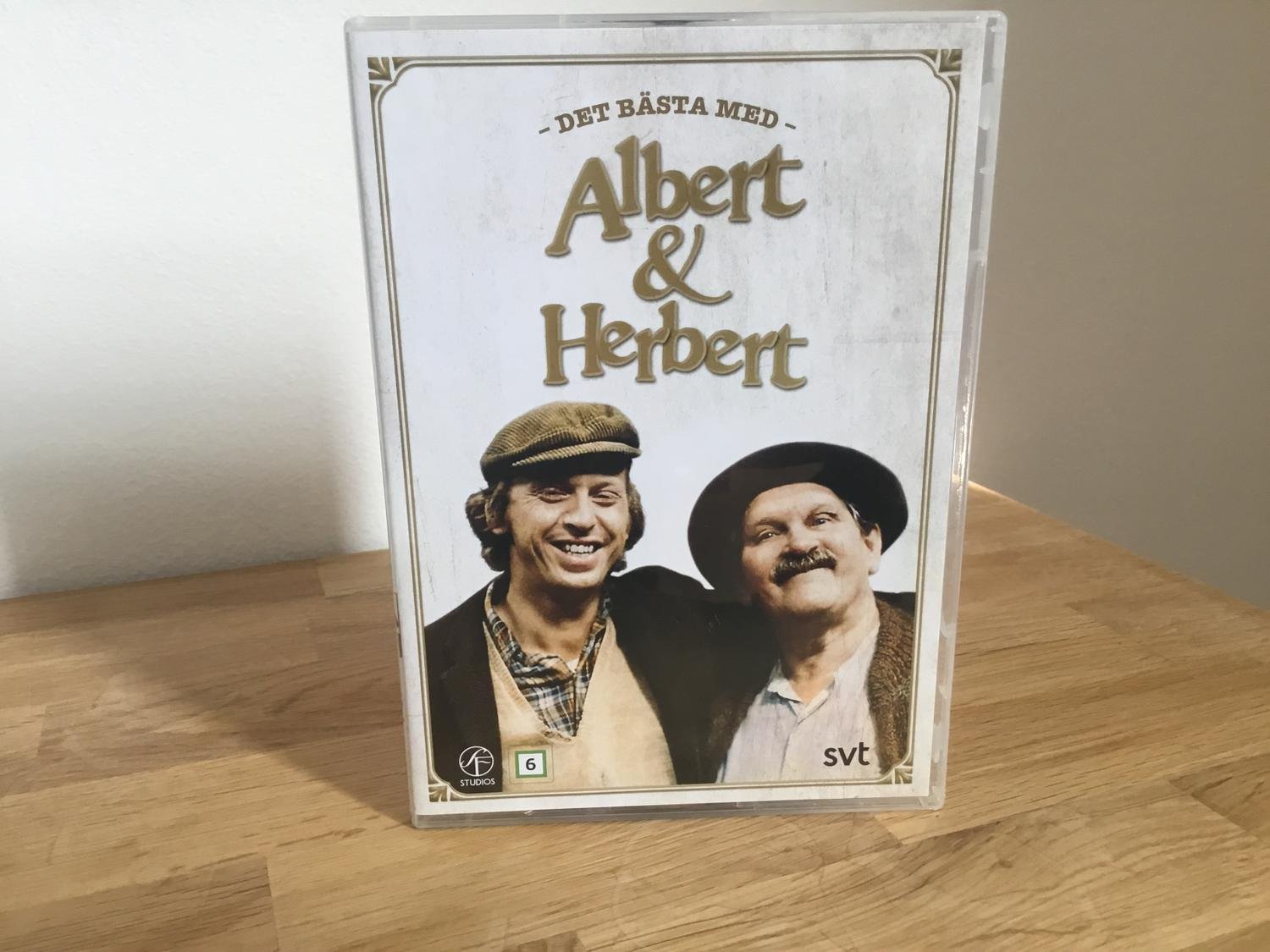 Se produkter som liknar DET BÄSTA MED ALBERT & HERBER.. på Tradera