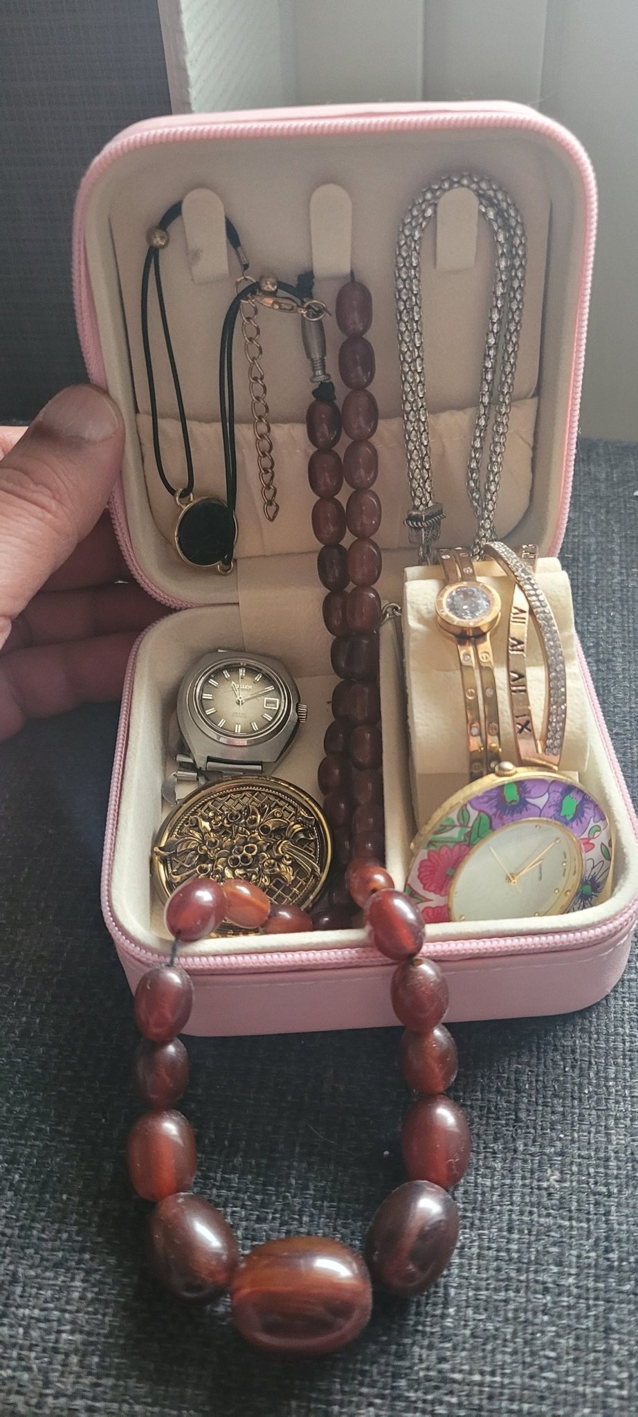 Citizen damklocka och bakelit-halsband