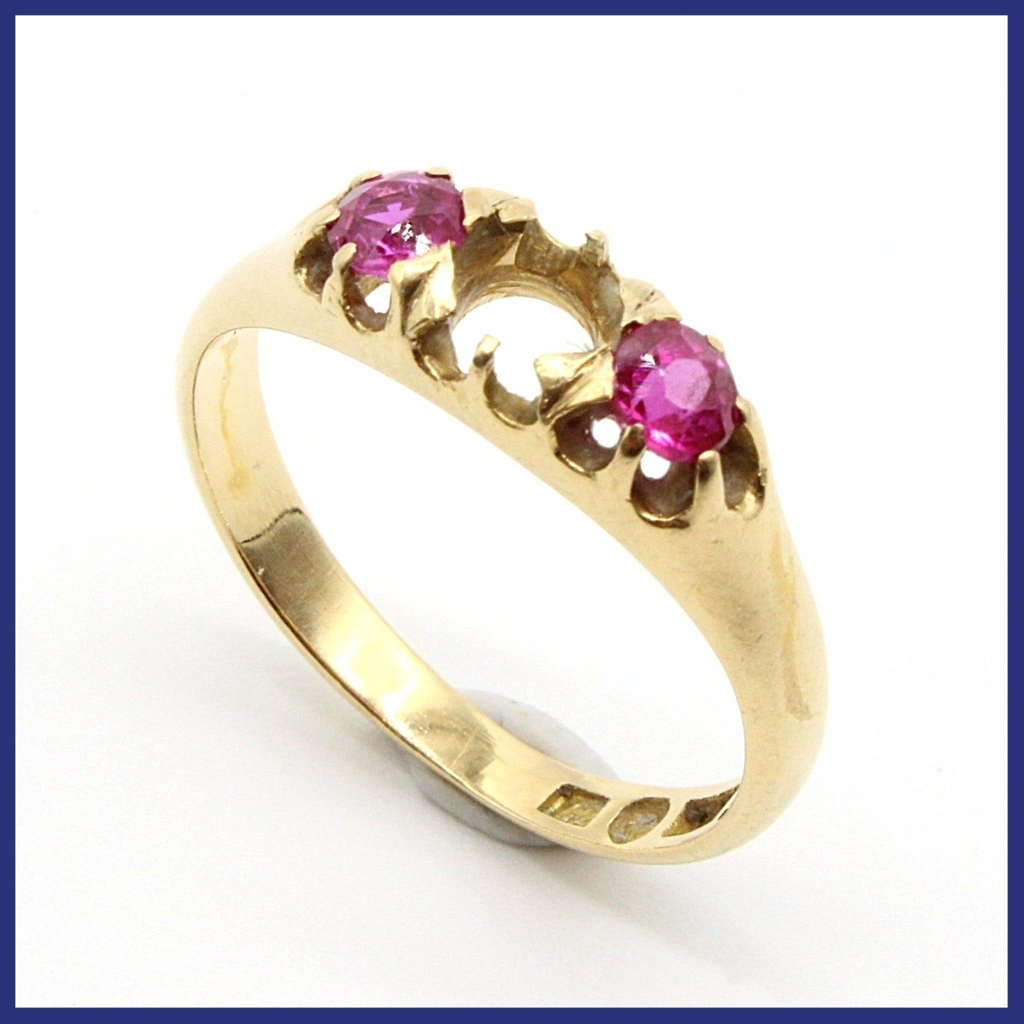 Ring, 18K guld, rundslipade rubiner, antik (2,45g, 0,28ctv, stl 15,6mm)