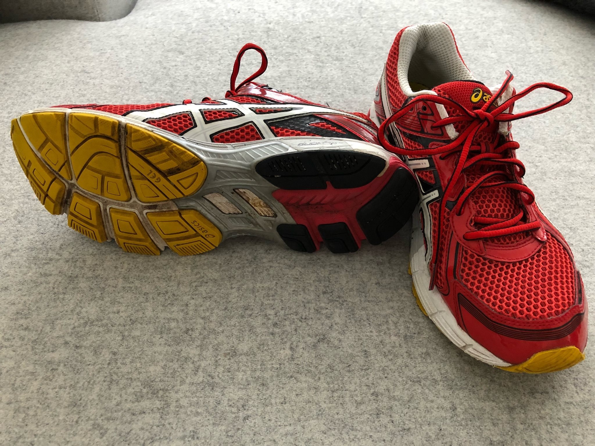 asics små i storleken asics små i storleken