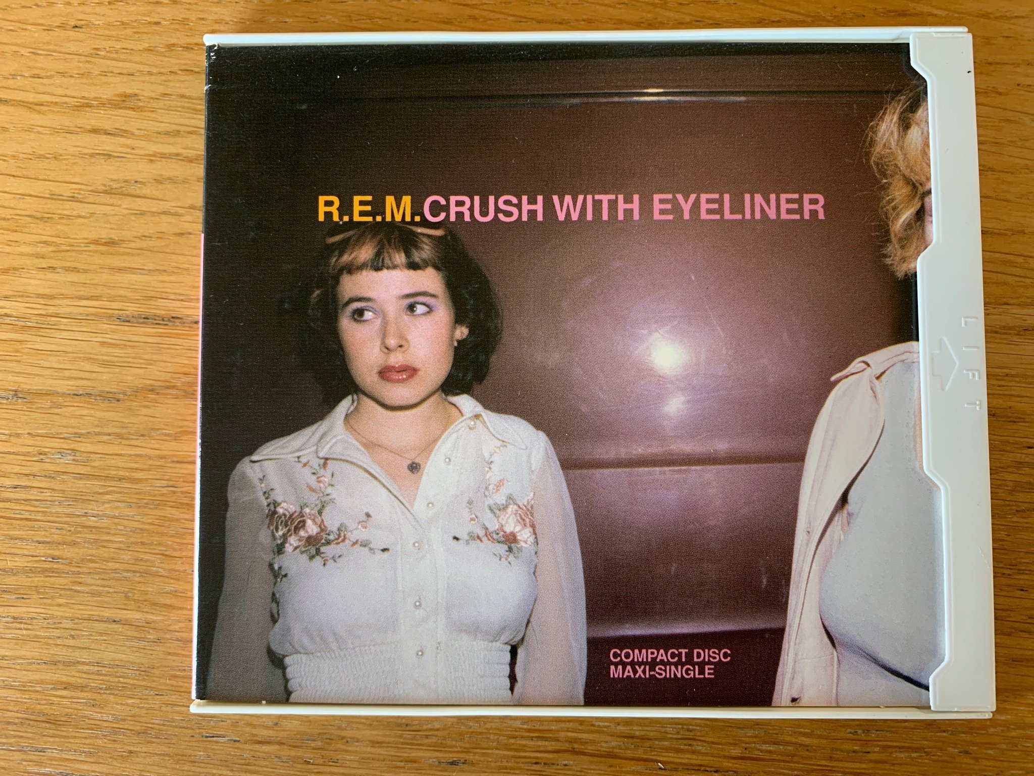 REM Crush with eyeliner Maxicd (409834433) ᐈ Köp på Tradera