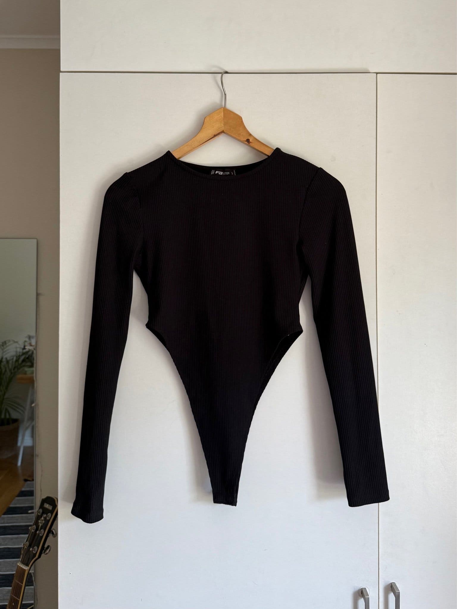 Ribbad body | Köp på Tradera (709988257)