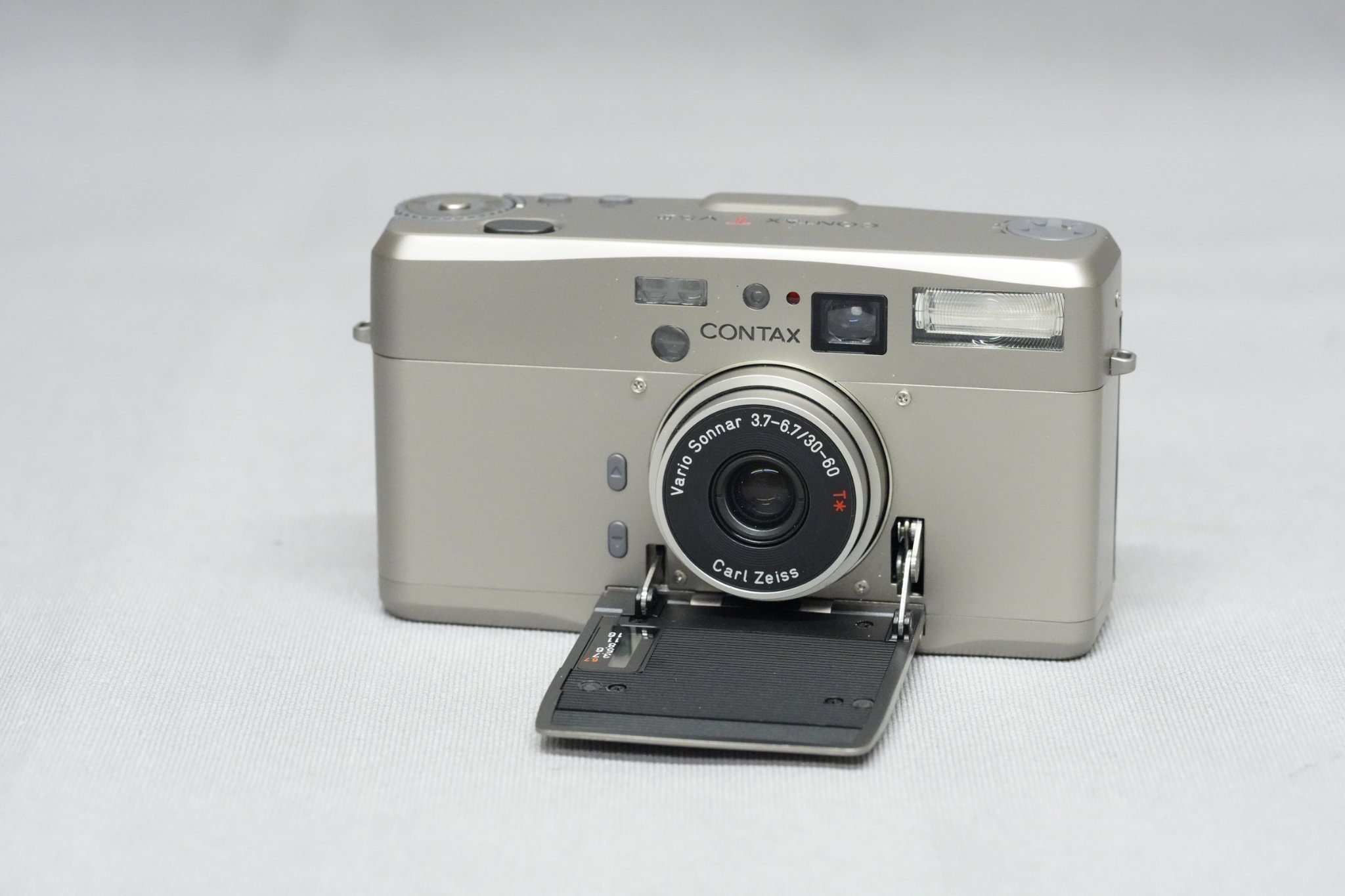Contax TVS III Point & Shoot 35mm Film Camera. (415312841