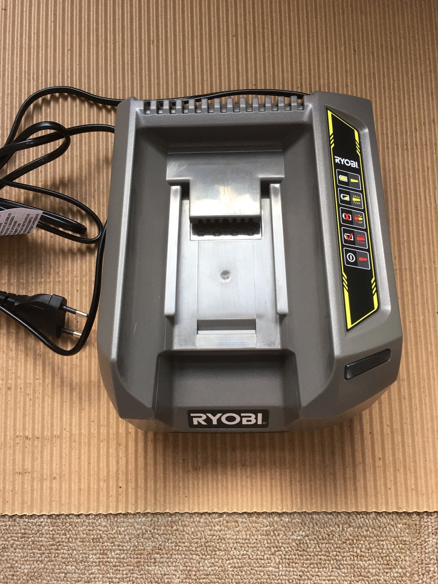 36 V batteri-snabbladdare BCL3650F Ryobi (417074130) ᐈ Köp på Tradera