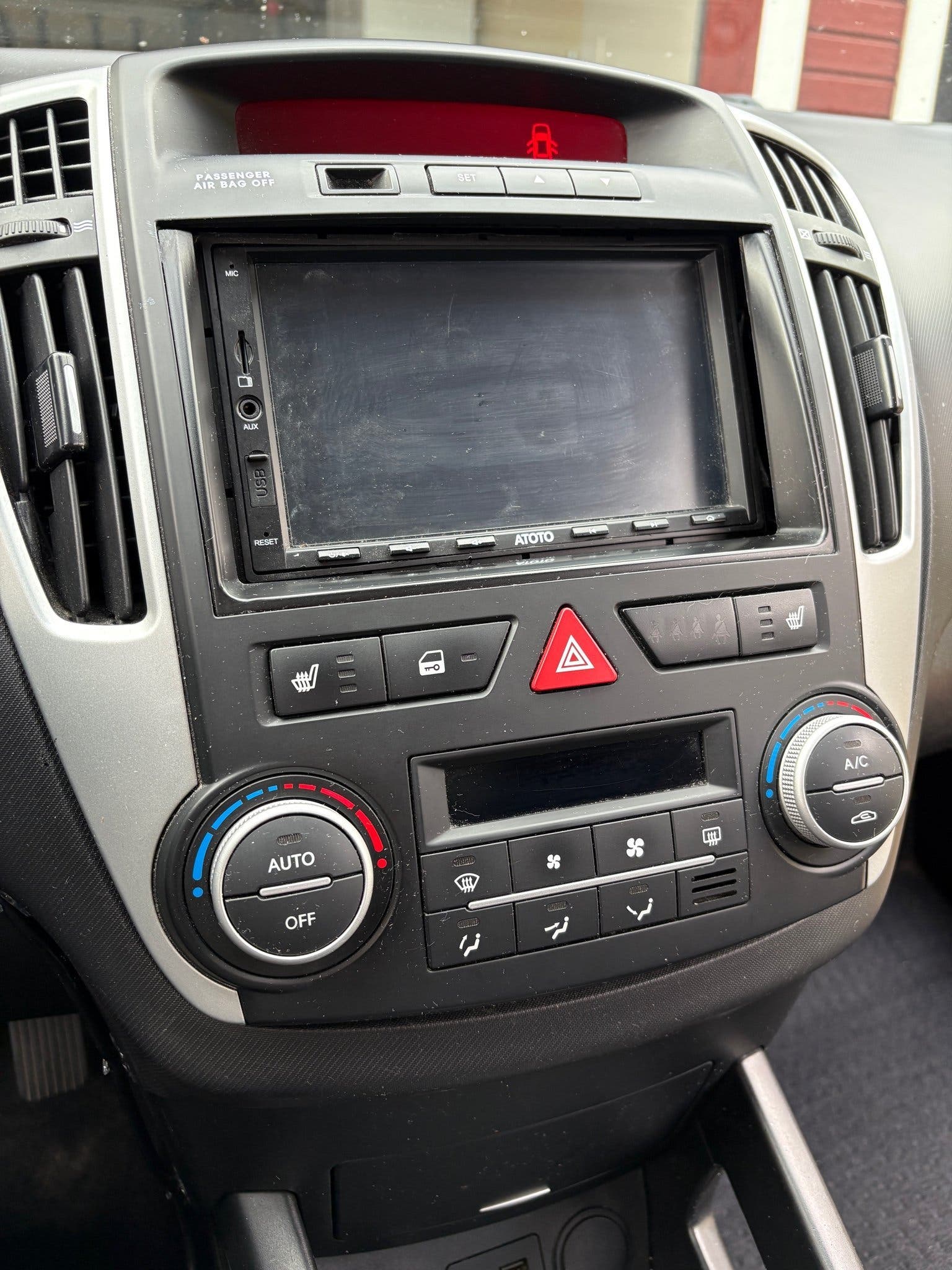 Kia cee'd_sw 1.6 CRDi Manual, 128hp, 2011