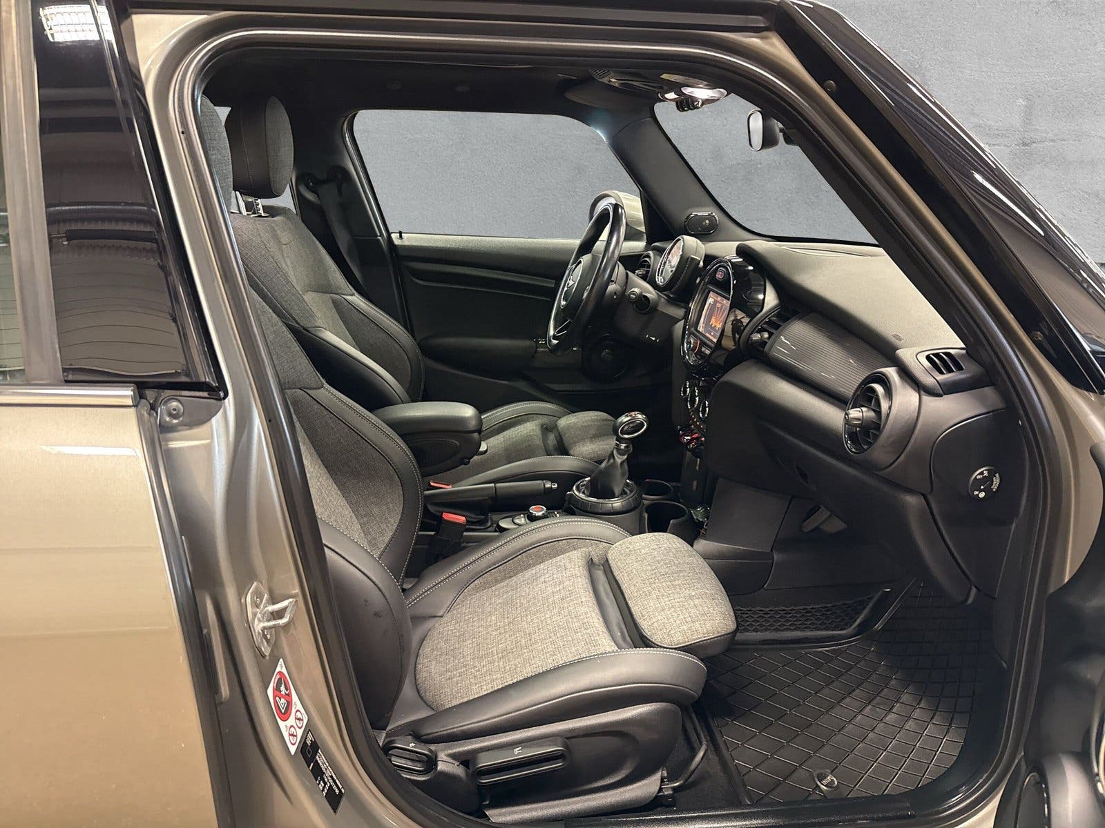 MINI Cooper 5-door Automatic, 6-trins, 136ps, 2017