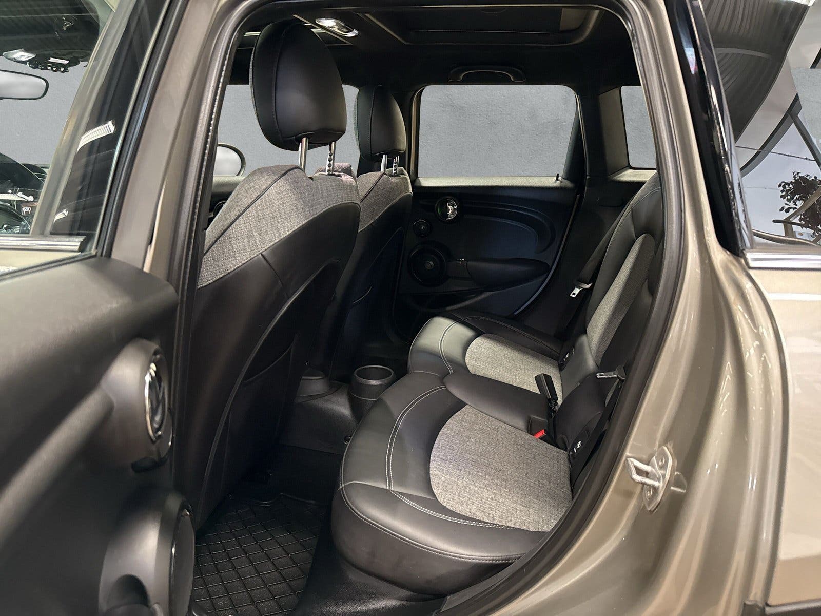 MINI Cooper 5-door Automatic, 6-trins, 136ps, 2017