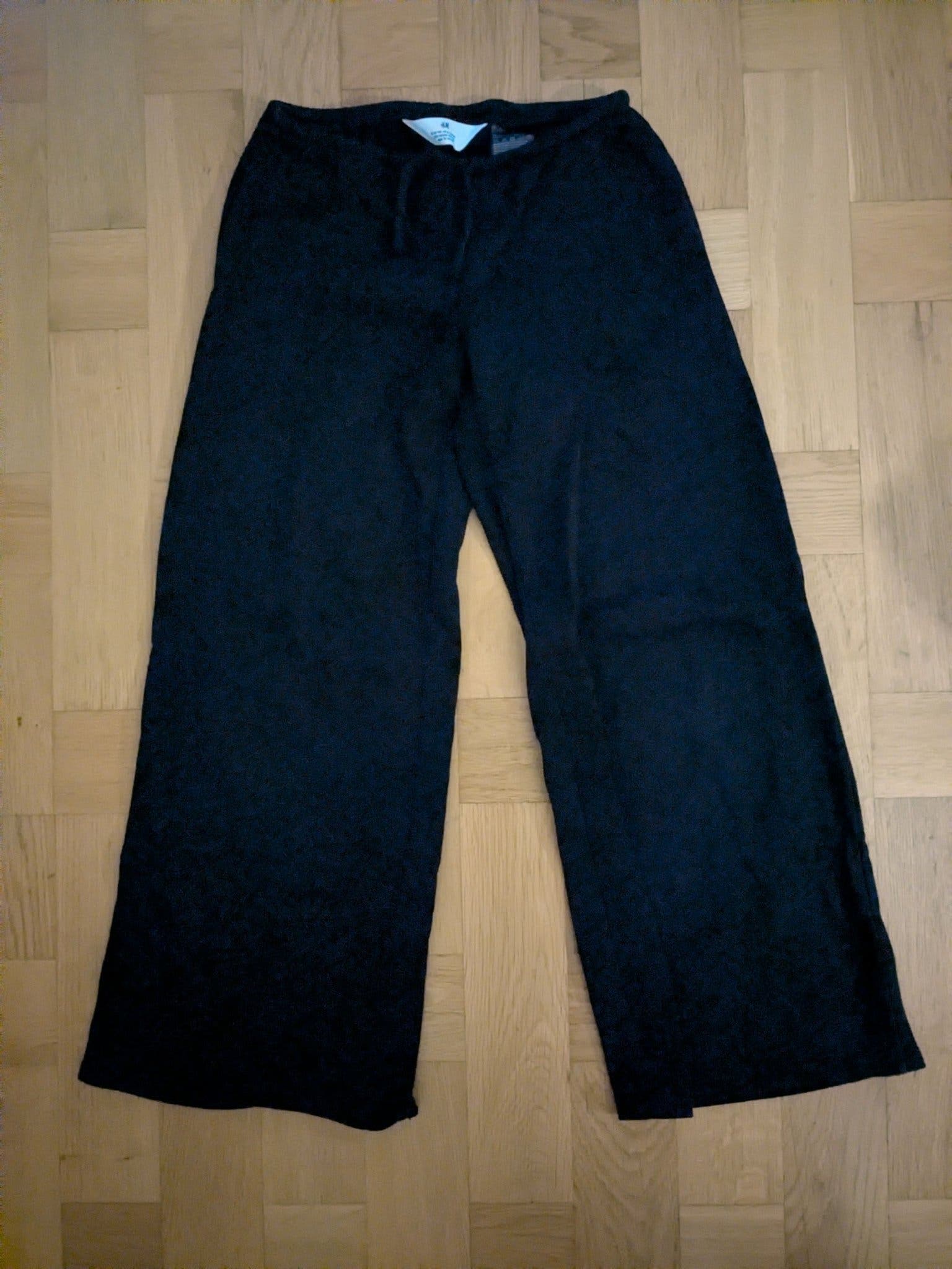H&M svarta bomullsbyxor, mysbyxor, storlek 140 | Köp på Tradera (756504371)