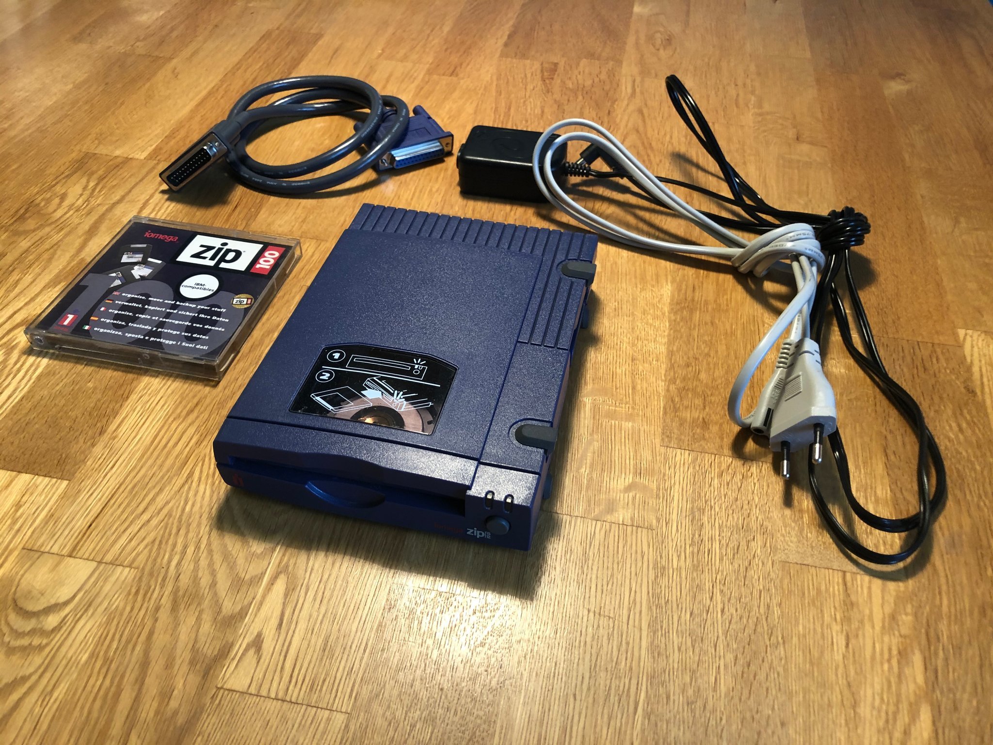 Iomega Zip Drive 100mb (381582938) ᐈ Köp på Tradera