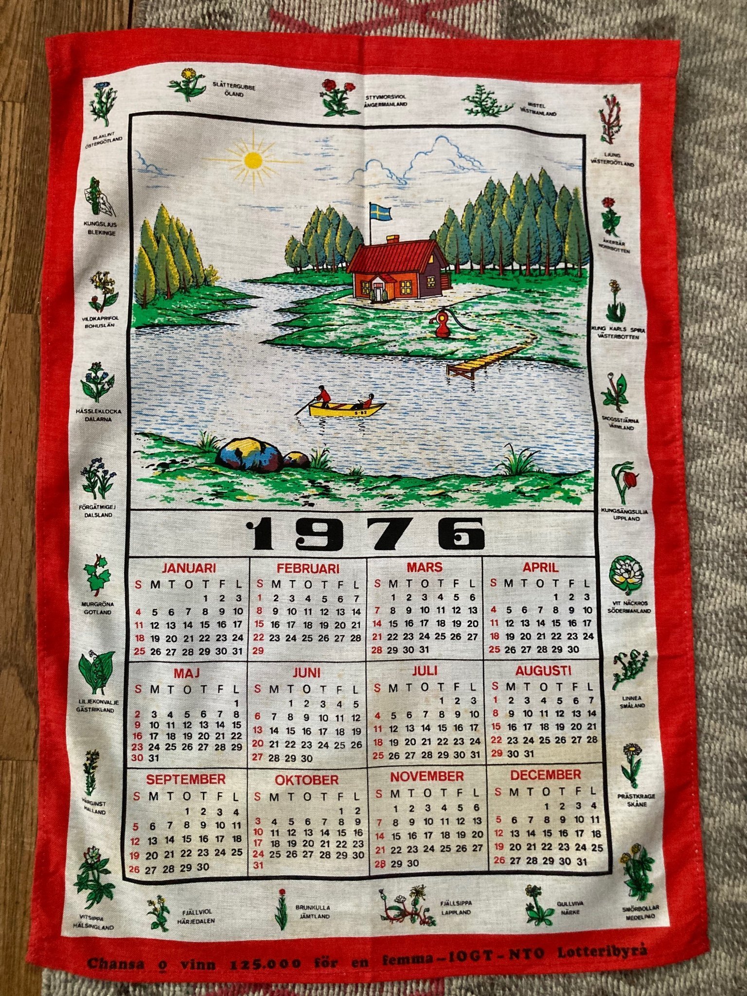 Almanacka bonad kalender 1976 i textil textiltr..  Köp på Tradera 