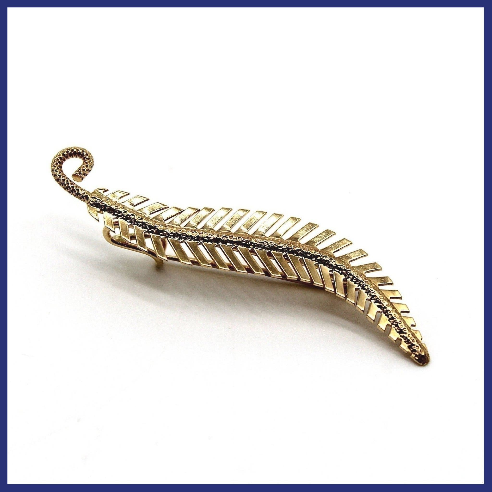 Brosch, 18K guld, lövmotiv (vikt 1,5g)