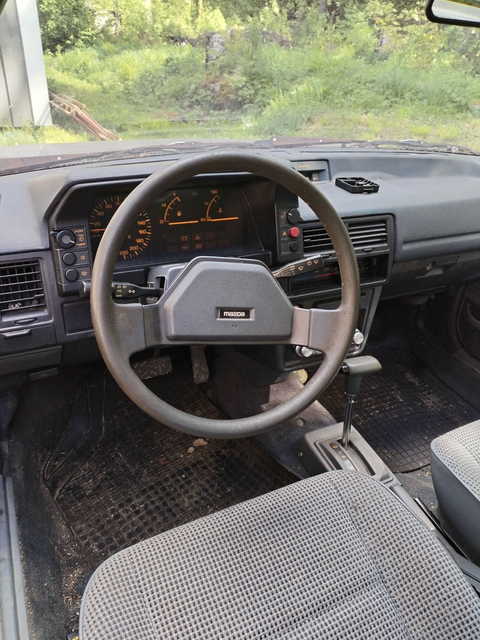 Mazda 323 3-door Hatchback 1.5 Automatic, 70hp, 1986
