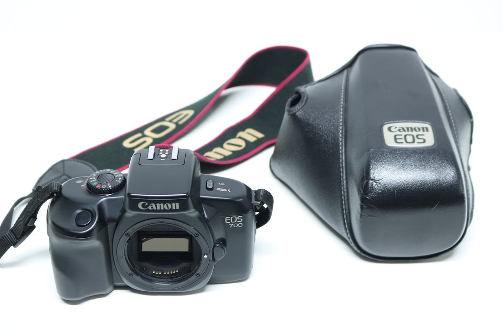 Canon EOS 700 35mm SLR Film Camera (374726270) ᐈ Massiartdesign på Tradera