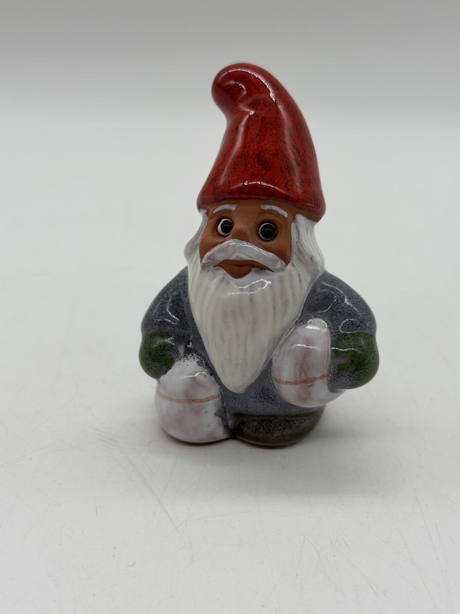 NR6 FIGURIN KERAMIK TOMTE MED JULKLAPPAR DESIGN ROLF BERG TORSHÄLLA