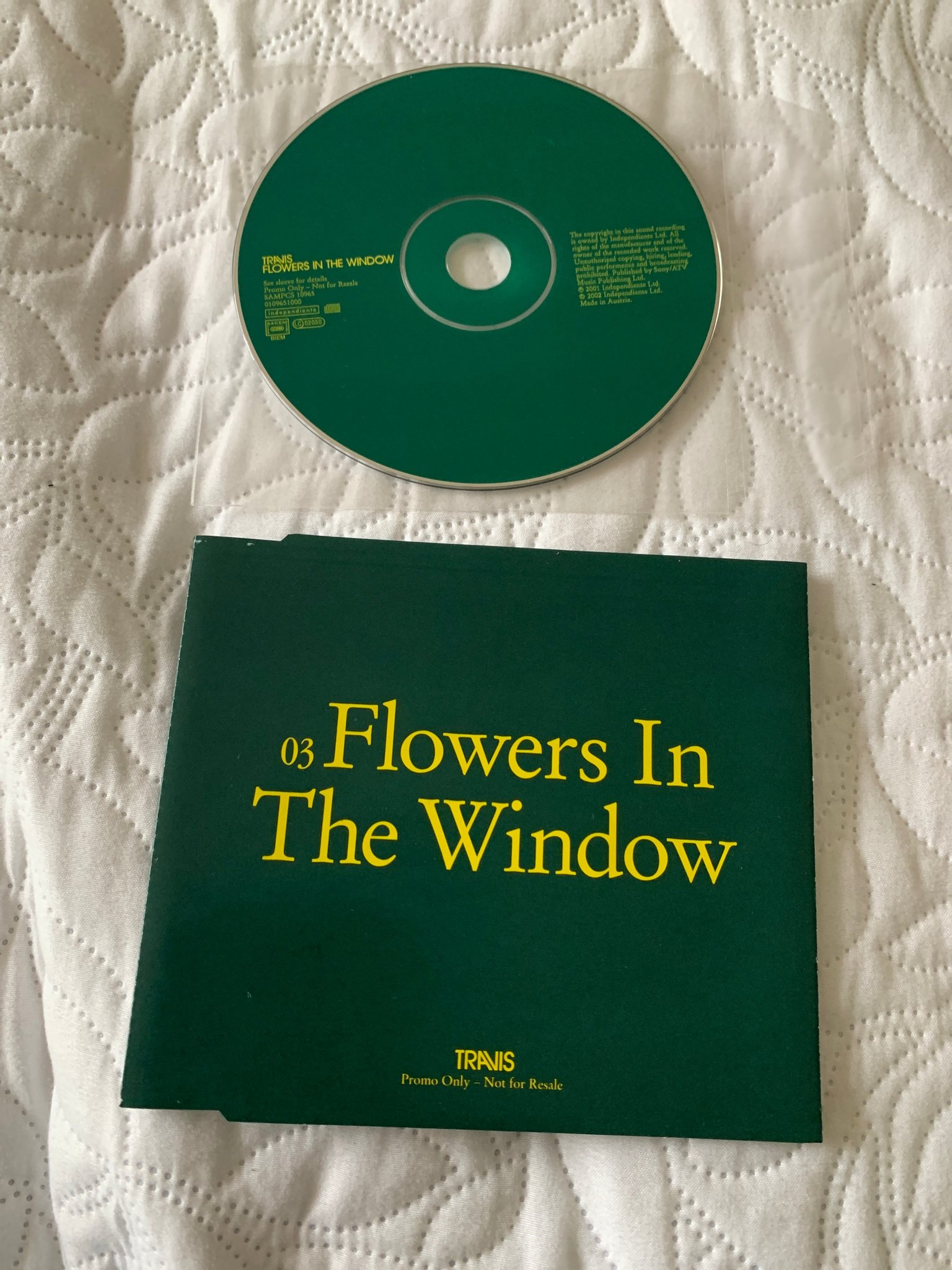 Se produkter som liknar Travis / Flowers in the Windo.. på Tradera