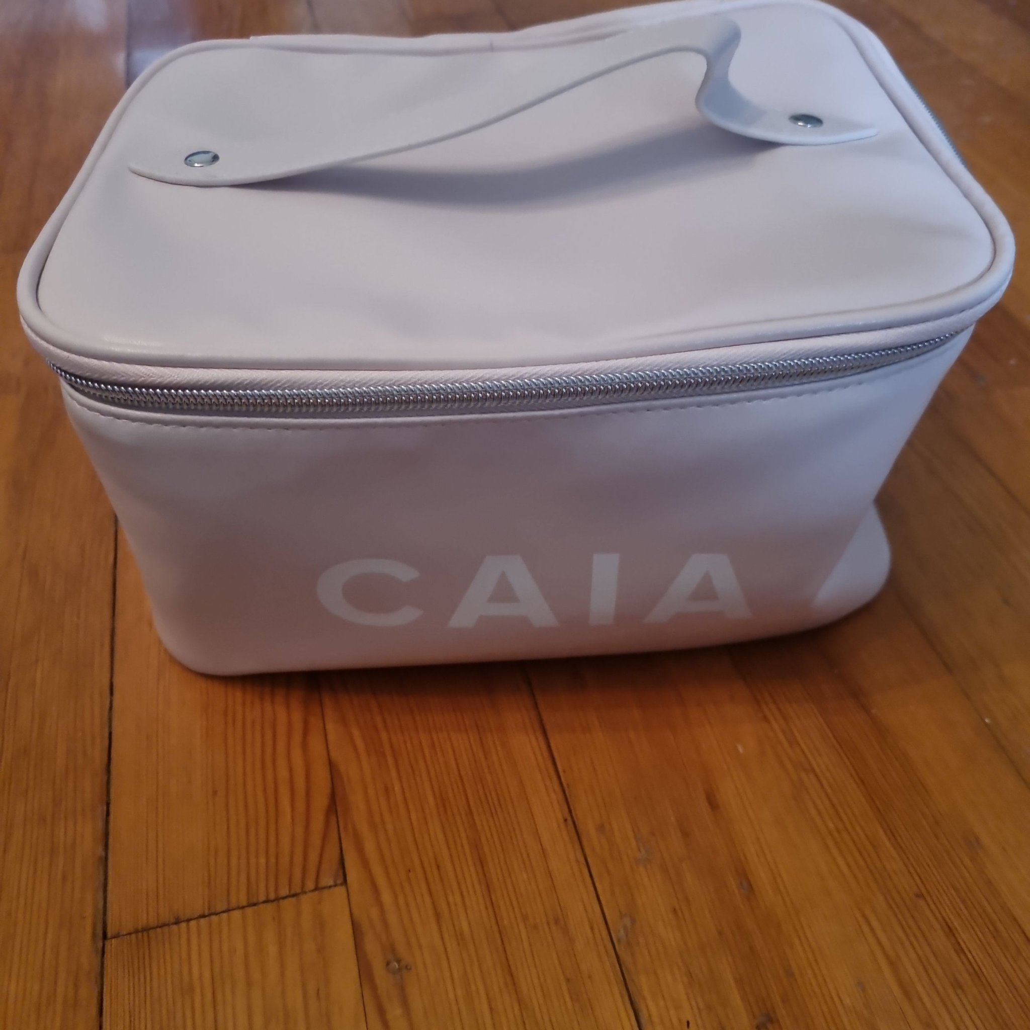 Necessär Caia Från julkalendern 2021 | Köp på Tradera (612402638)