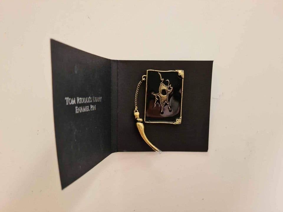 Tom Riddle Pin NY! Harry Potter Tom Riddle Diary Enamel Pin Ho.. | Köp på Tradera ...