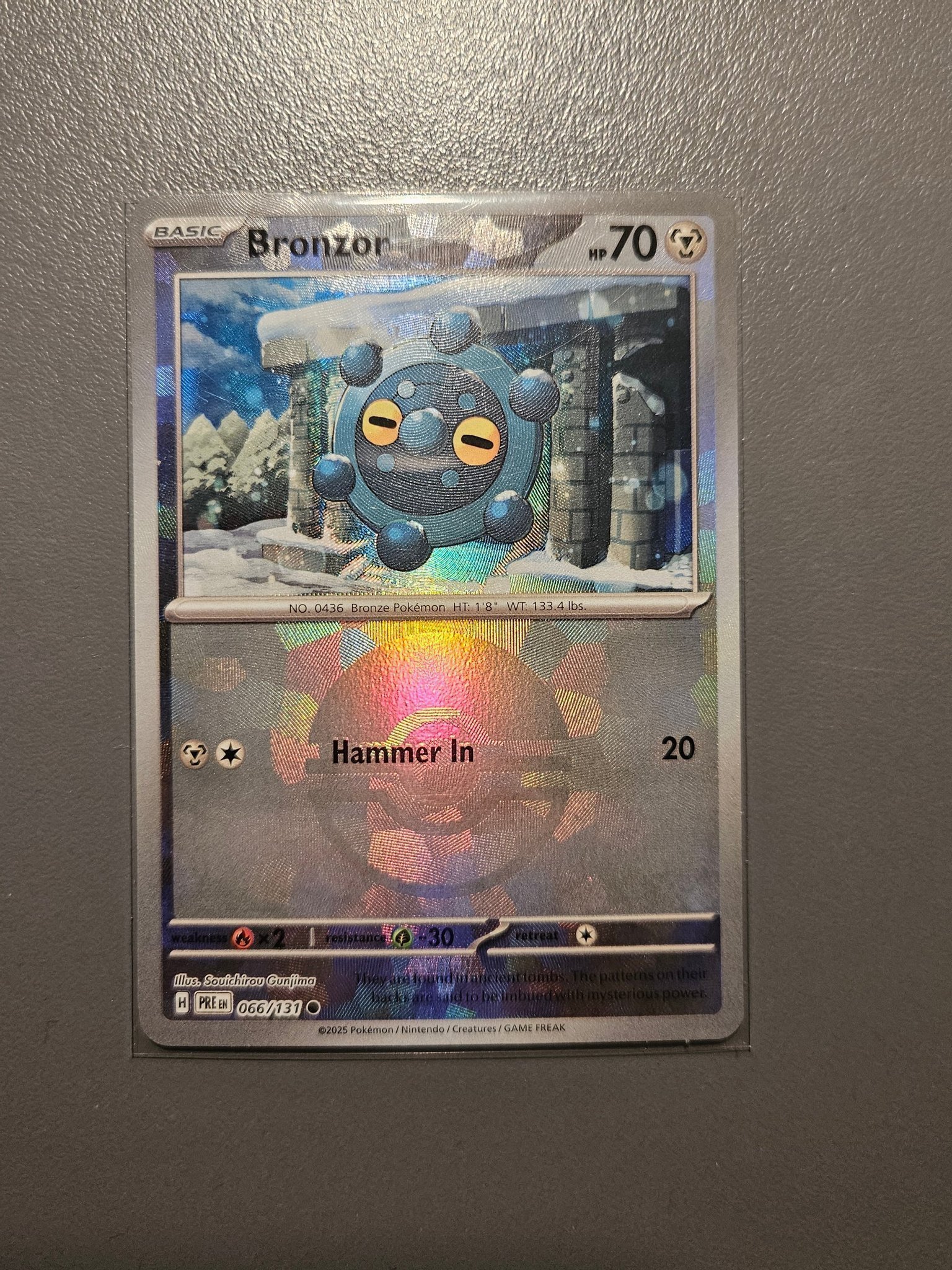 Bronzor - 066/131 - Poke Ball - Prismatic Evolutions - Pokémonkort