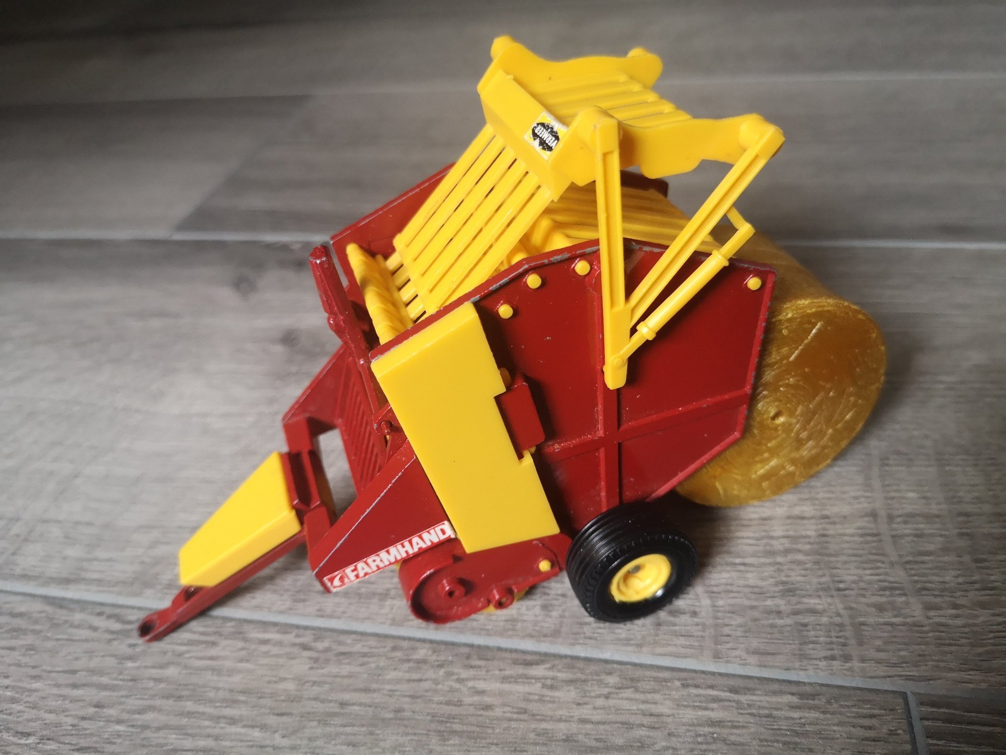 Britains Farm 9532, Vermeer Farmhand Round Bale.. Köp på Tradera