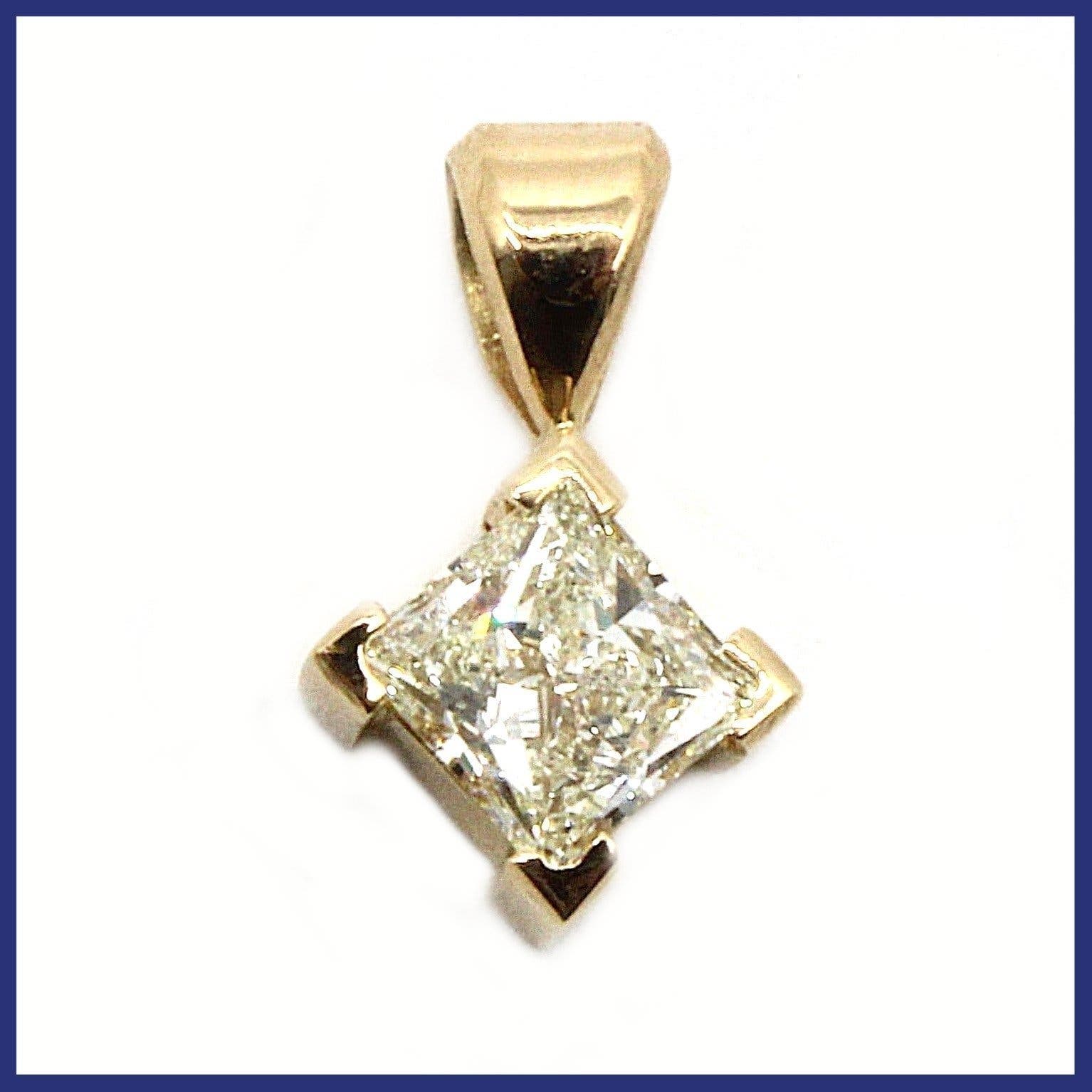 Hänge, 18K guld, solitär, naturlig, princesslipad diamant (0,64 ctv)