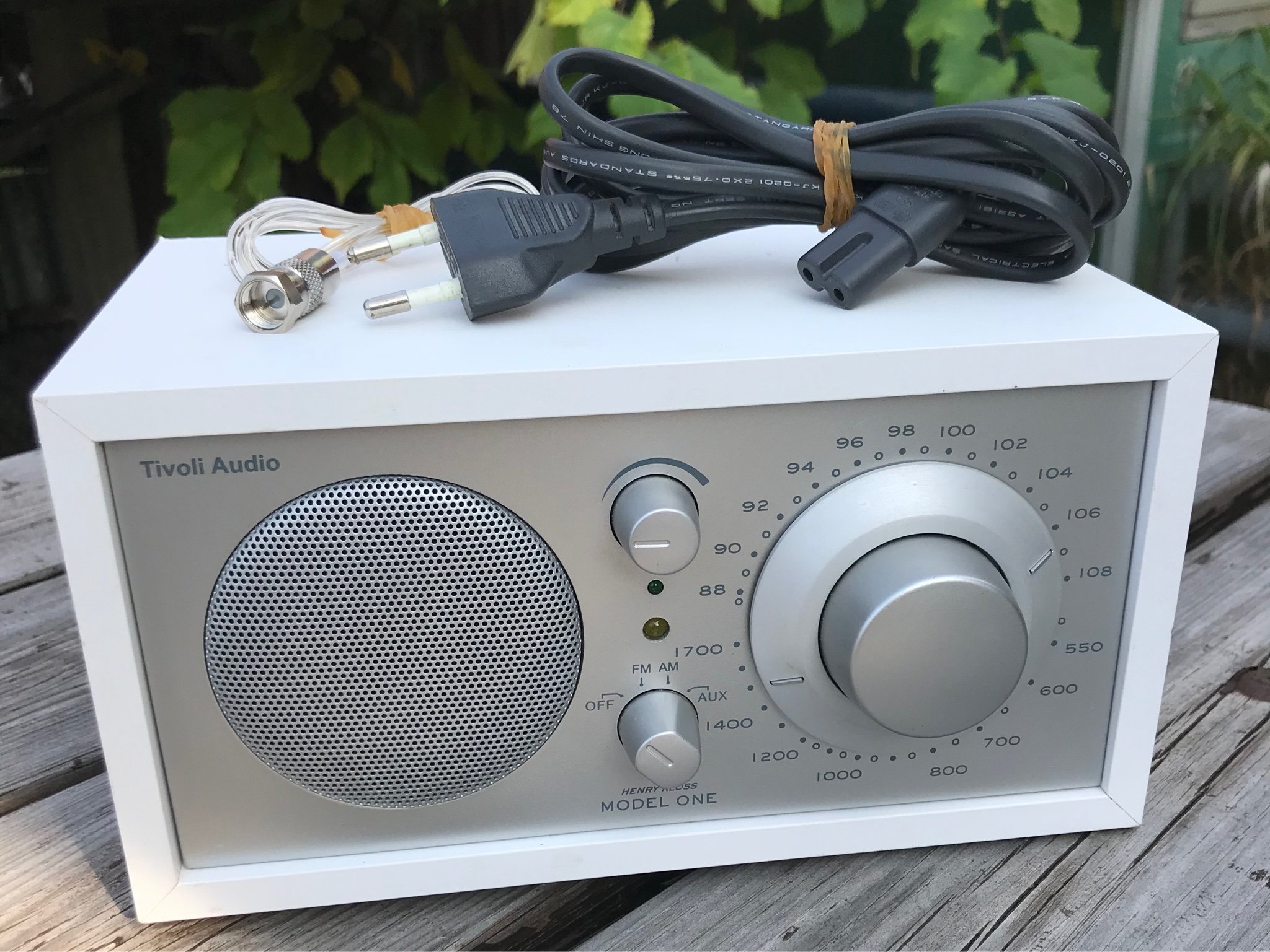 Radio Tivoli Audio Model One design Henry Kloss (418266071) ᐈ Köp på