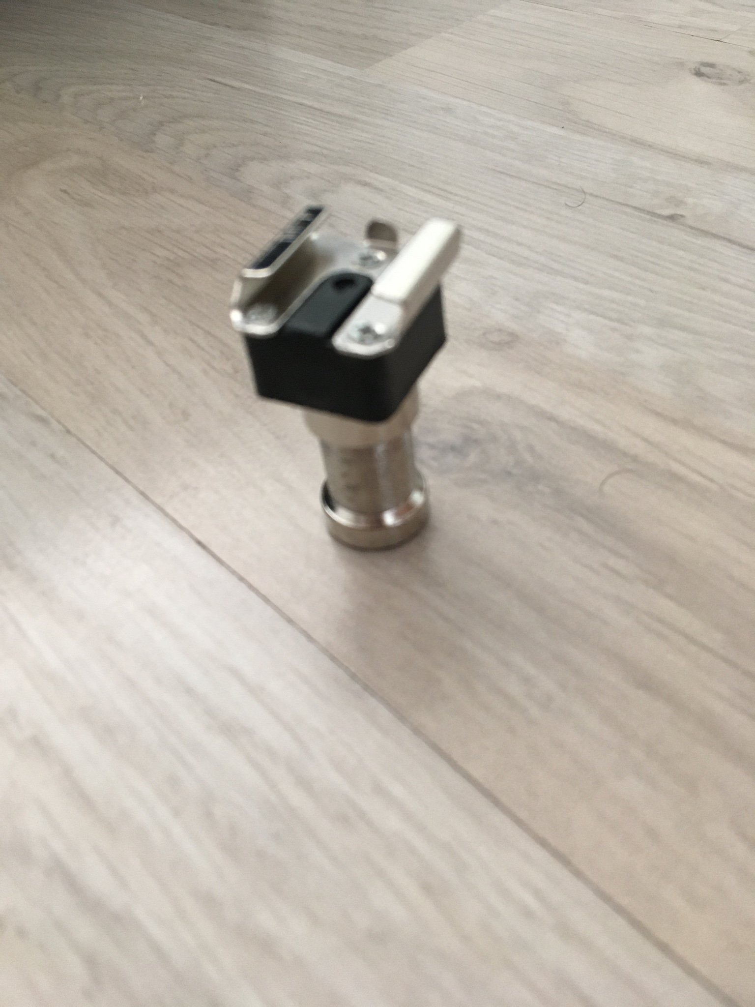 Flash cold shoe bracket mount 2st (407539436) ᐈ Köp på Tradera