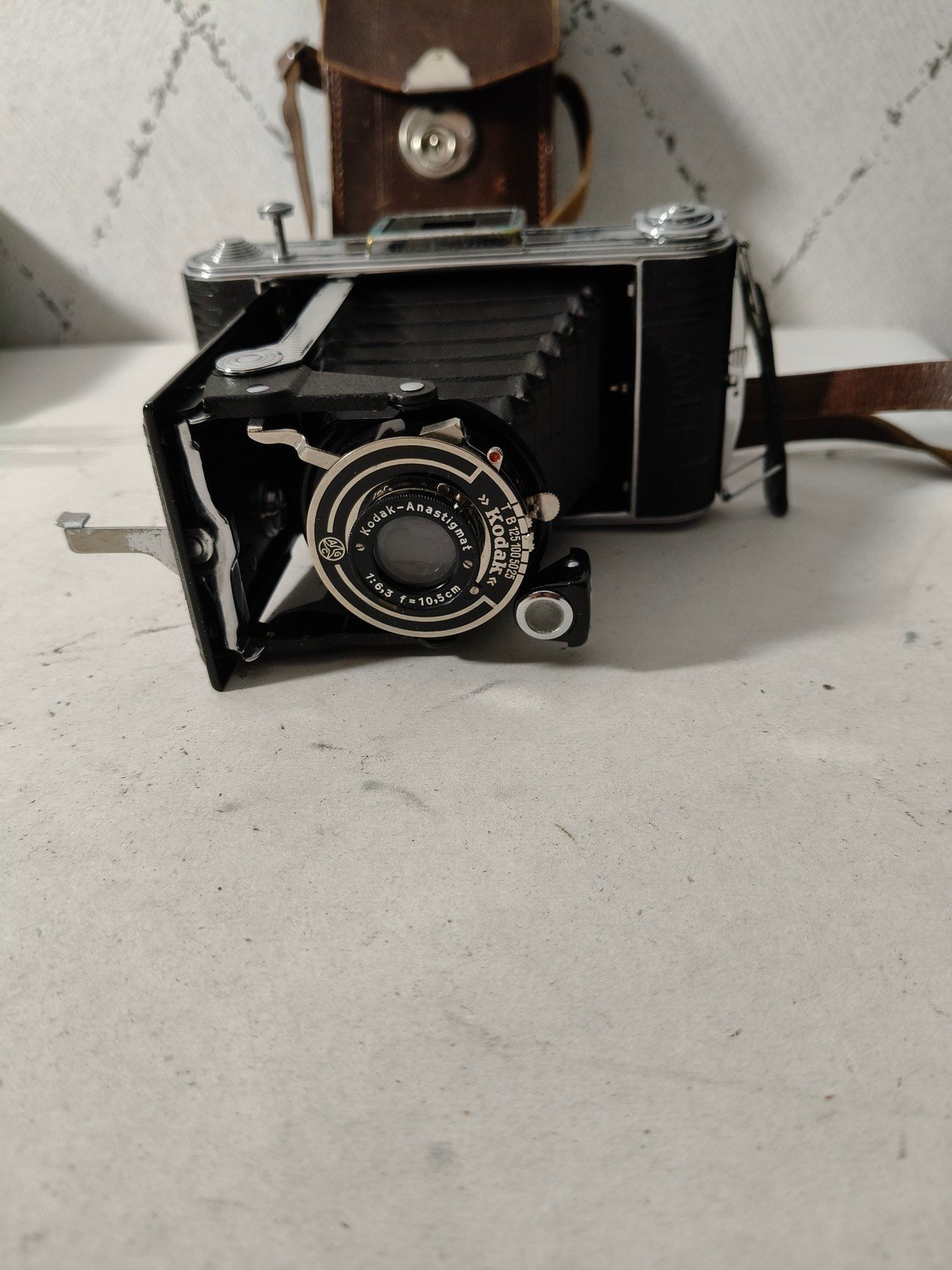 Appareil photo Kodak Anastigmat six-16 pliable a soufflet rare avec étui en cuir d'origine Six-16 Kodak Anastigmat F – 6.3 126 mm Kodak by Eastman Kodak co.Rochester, N.Y. Made in USA
