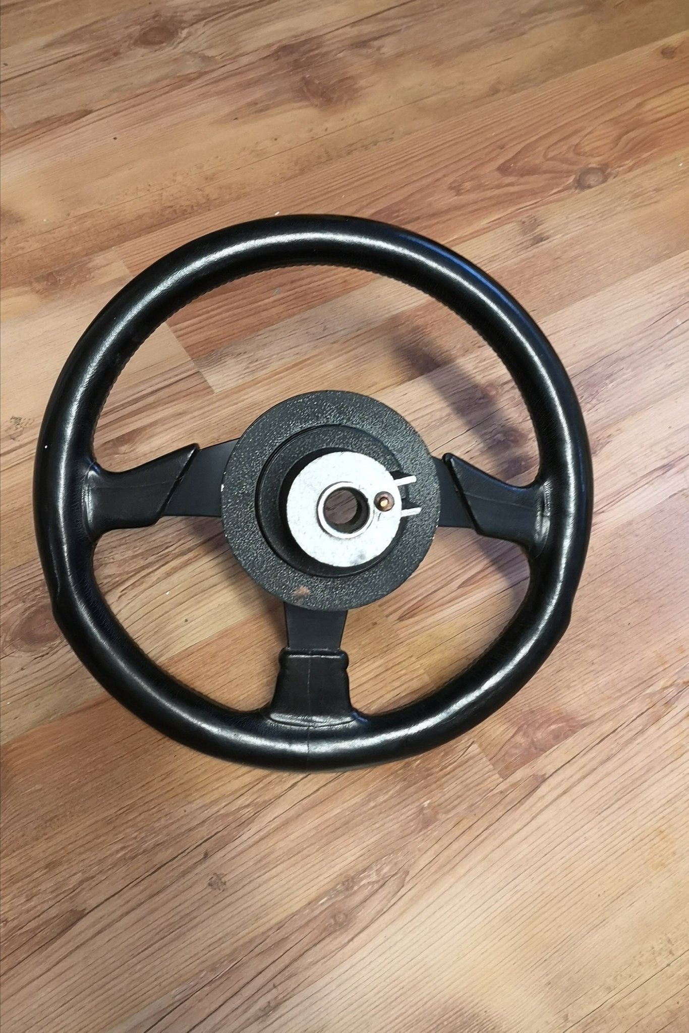 Volvo 240 740 940 steering wheel by Momo