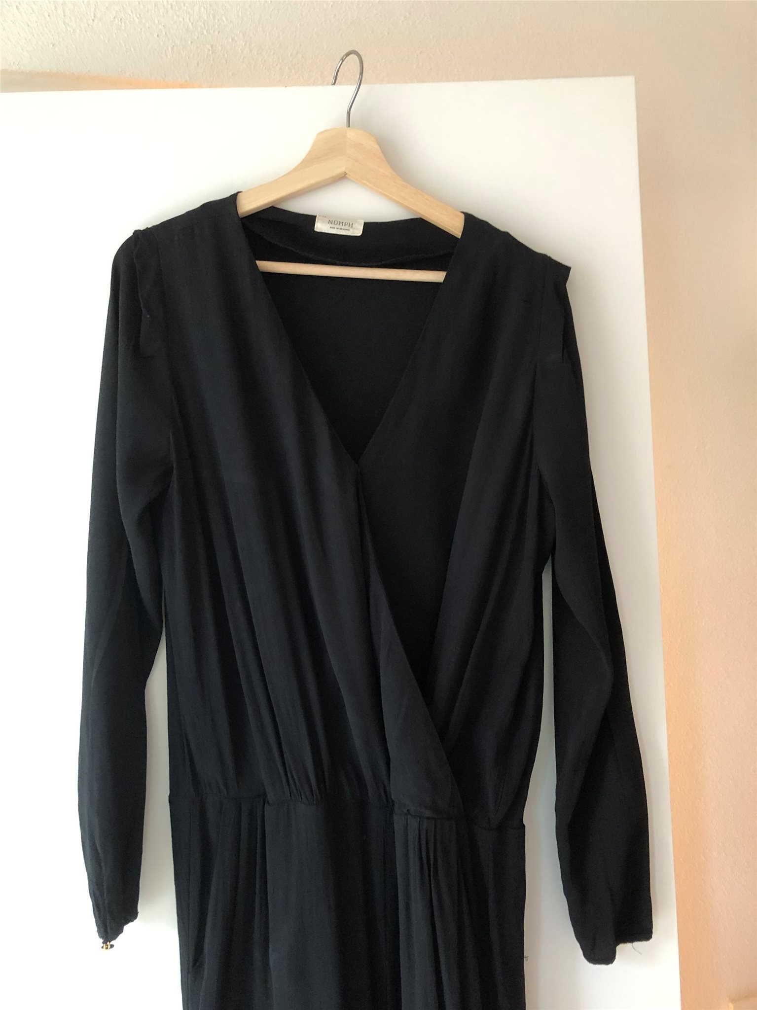 Fin svart jumpsuit från Numph Numph Numph storlek 40 d11200 Fin svart jumpsuit från Numph Numph Numph storlek 40 d11200