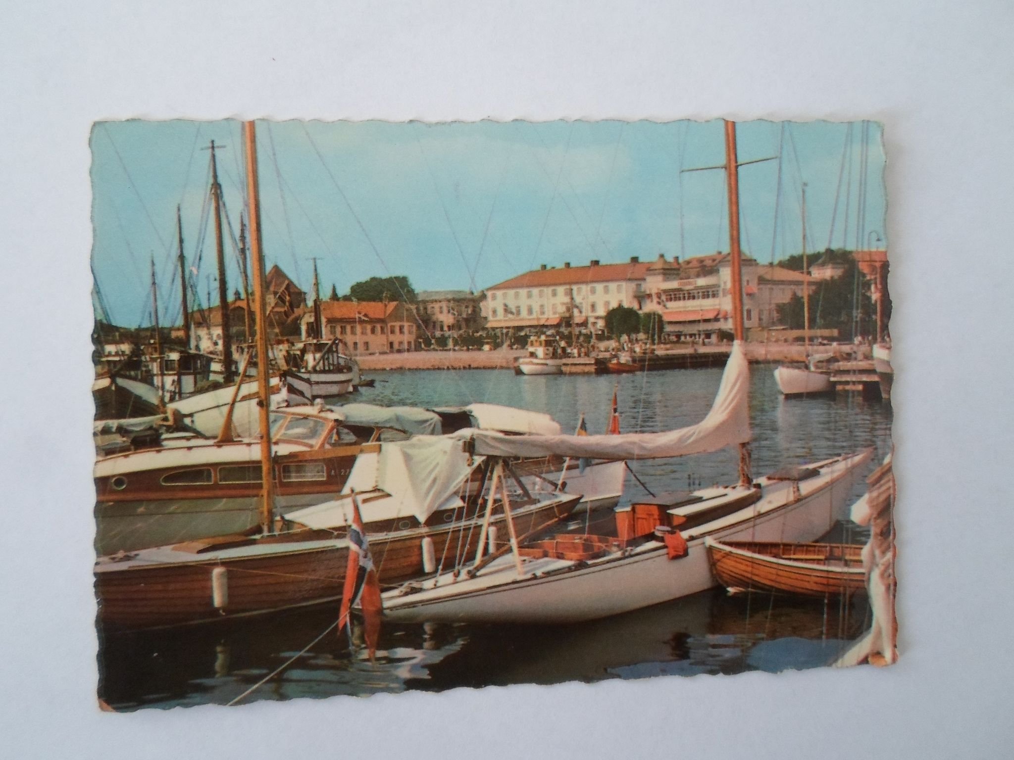 Strömstad Södra Hamnen med fritidsbåtar Grafisk.. | Köp på Tradera ...