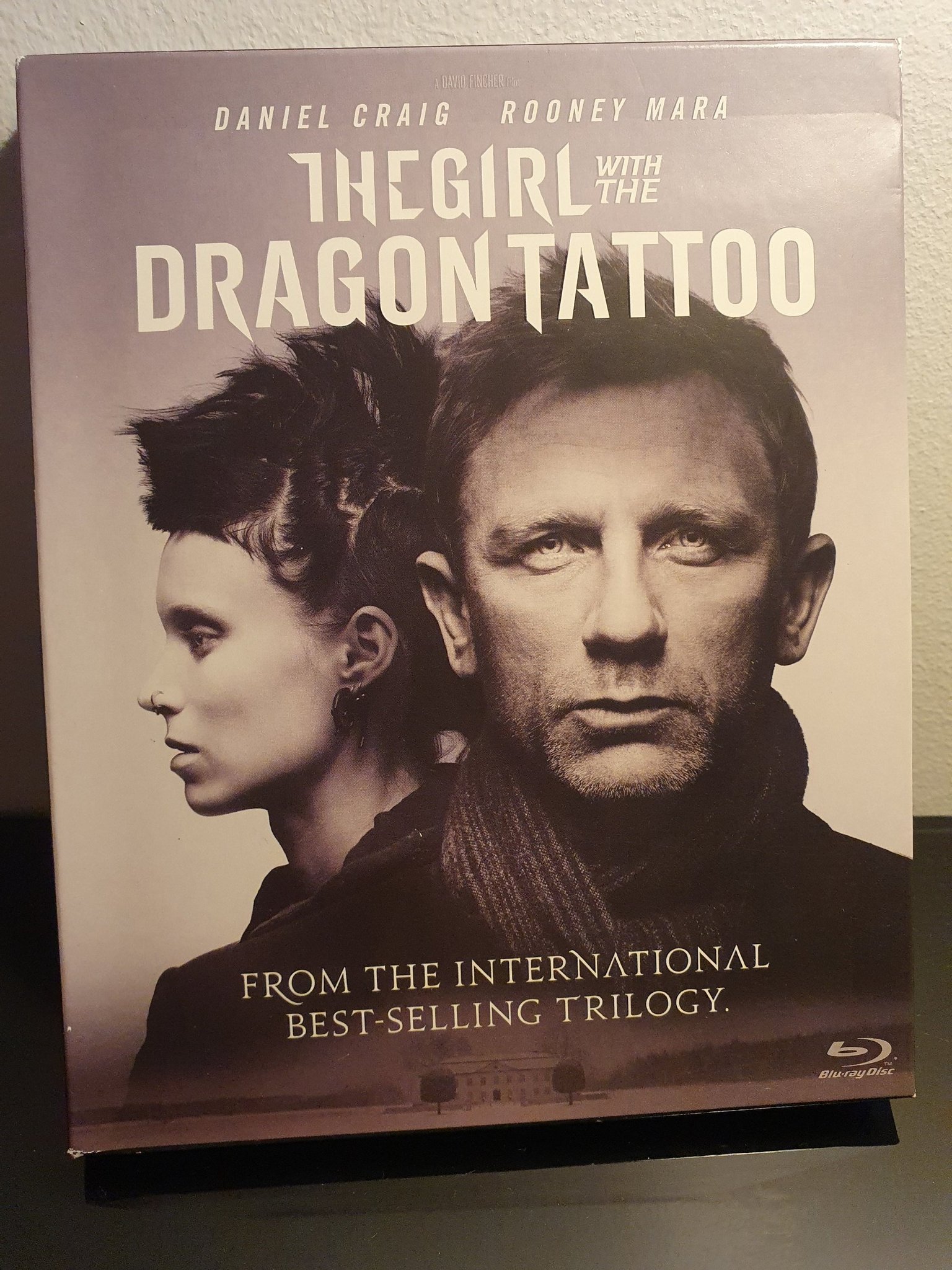 Se produkter som liknar The Girl with the dragon tatt.. på Tradera