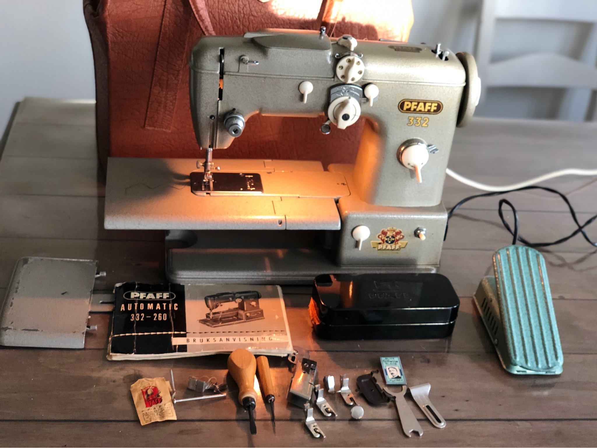 Pfaff 332 symaskin (410716555) ᐈ Antikstugan på Tradera