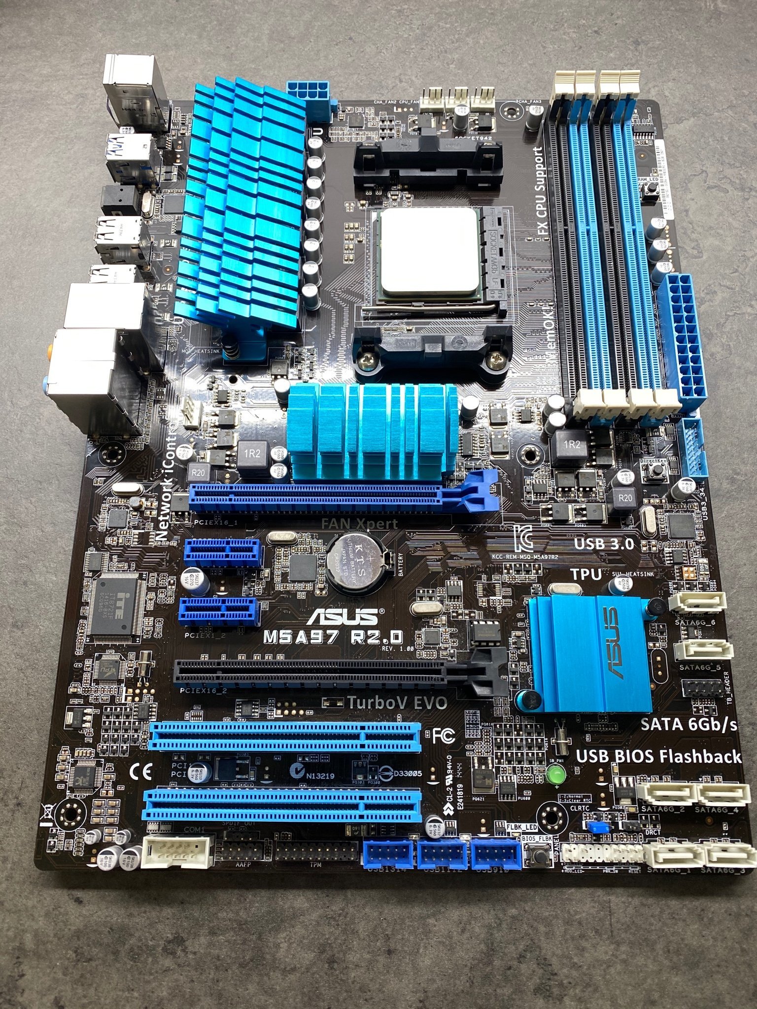 Asus M5A97 R2.0 moderkort med en AMD FX 8350 (422144175) ᐈ Köp på Tradera