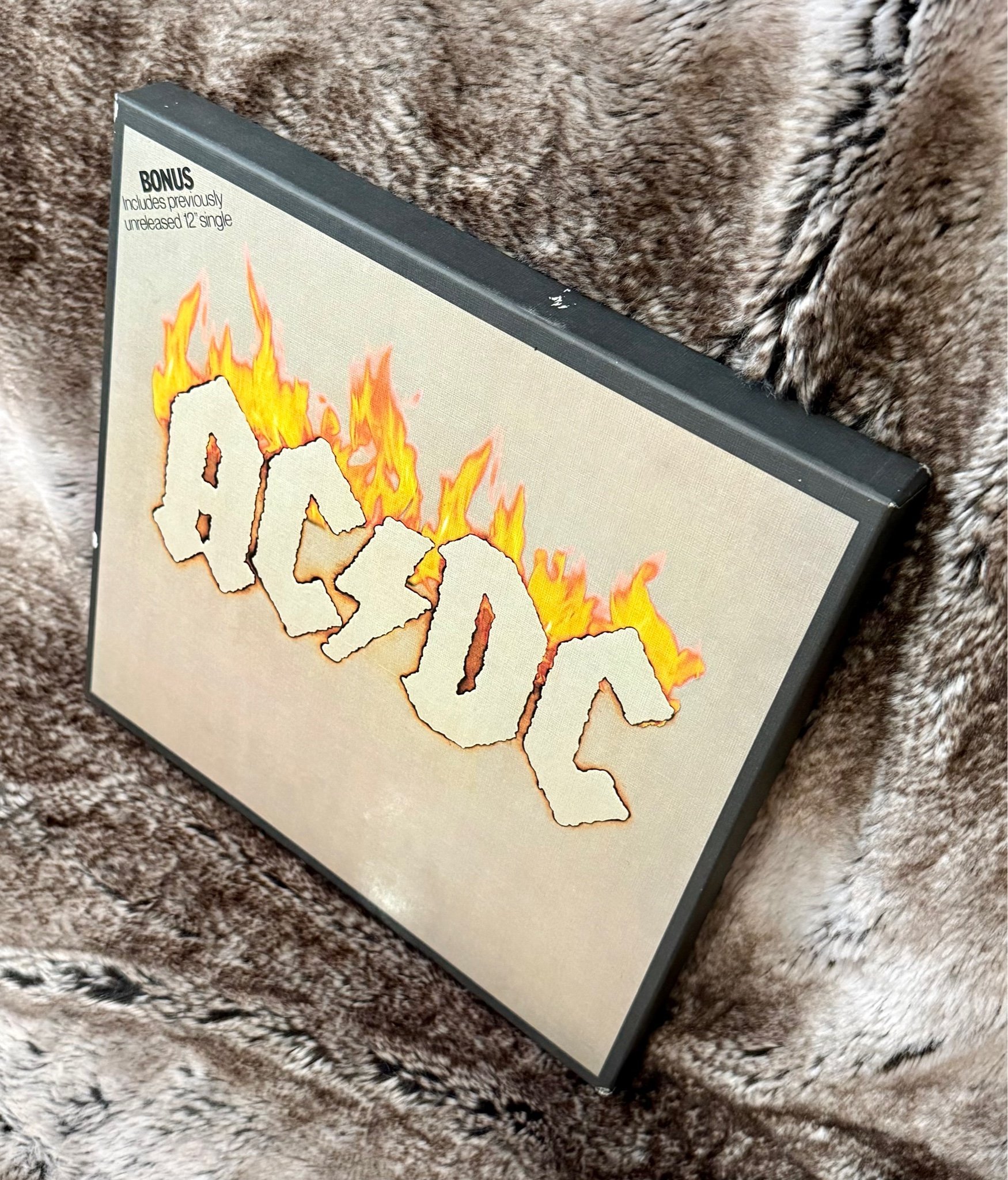 Se produkter som liknar AC/DC – Bon Scott-eran Vinyl .. på Tradera ...