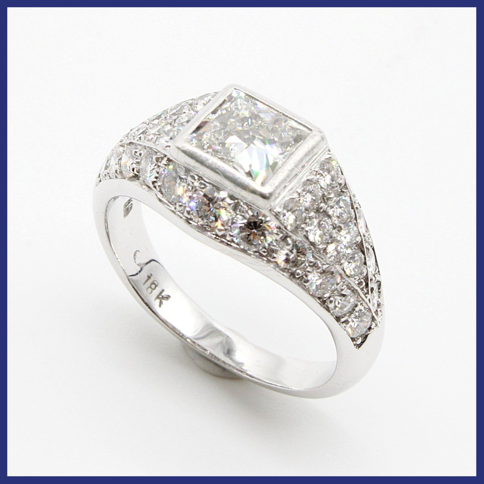 Ring, 18K vitguld, naturliga diamanter, olika slipningar (2,77ct, stl 16,85mm)