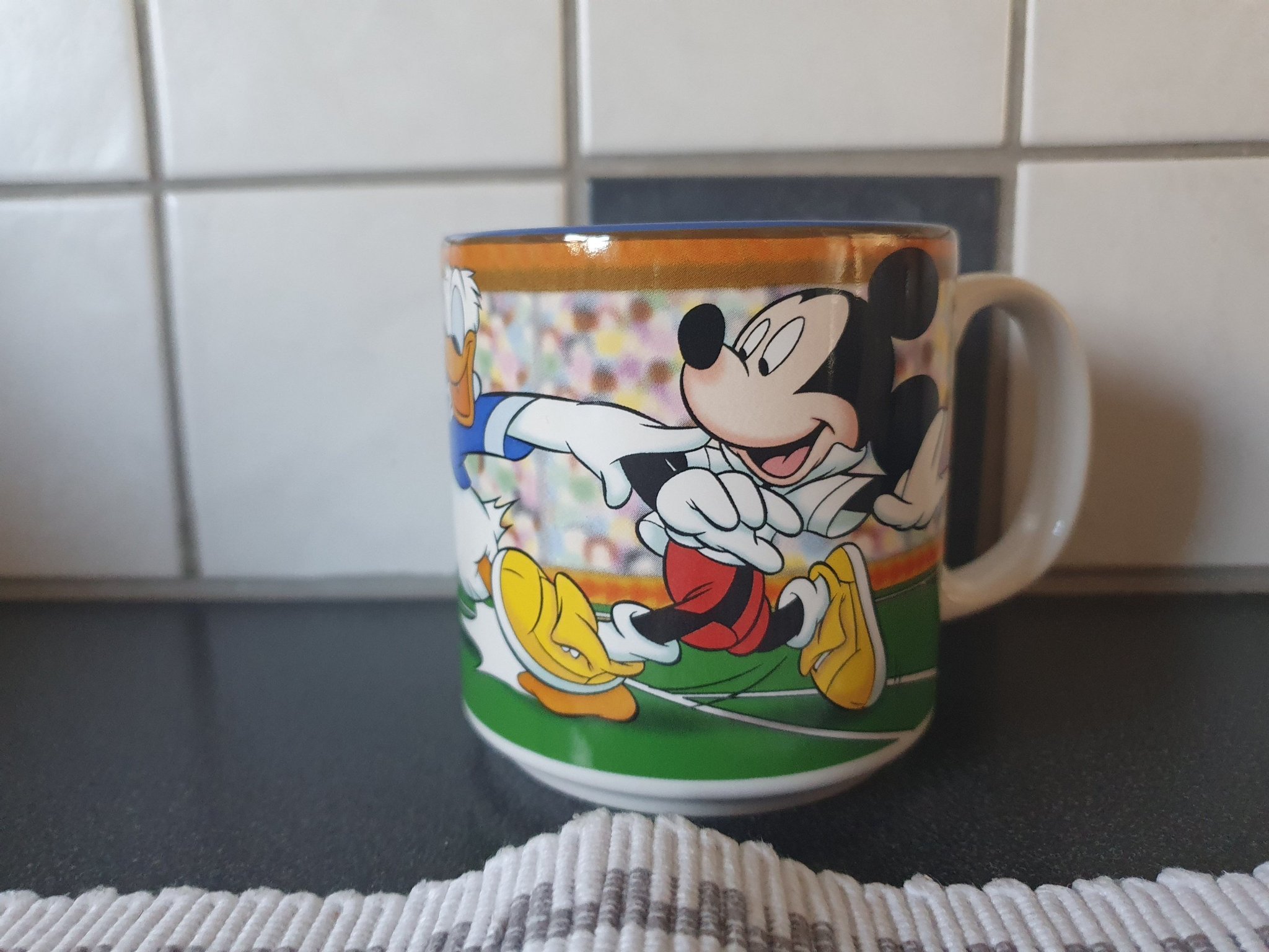 Disney mugg med Musse pigg o Kalle anka spelar .. Köp på Tradera