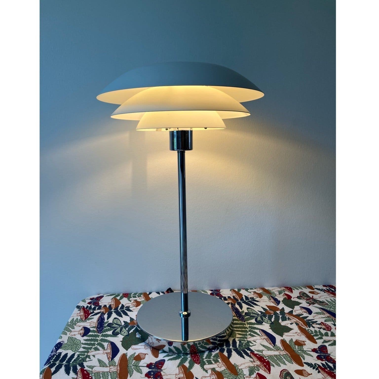 Dyberg Larsen DL31 Tischlampe in Schweden erhältlich