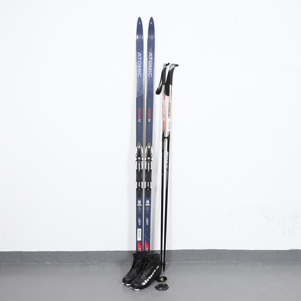 Se produkter som liknar Längdskidor med stavar & pjäx.. på Tradera