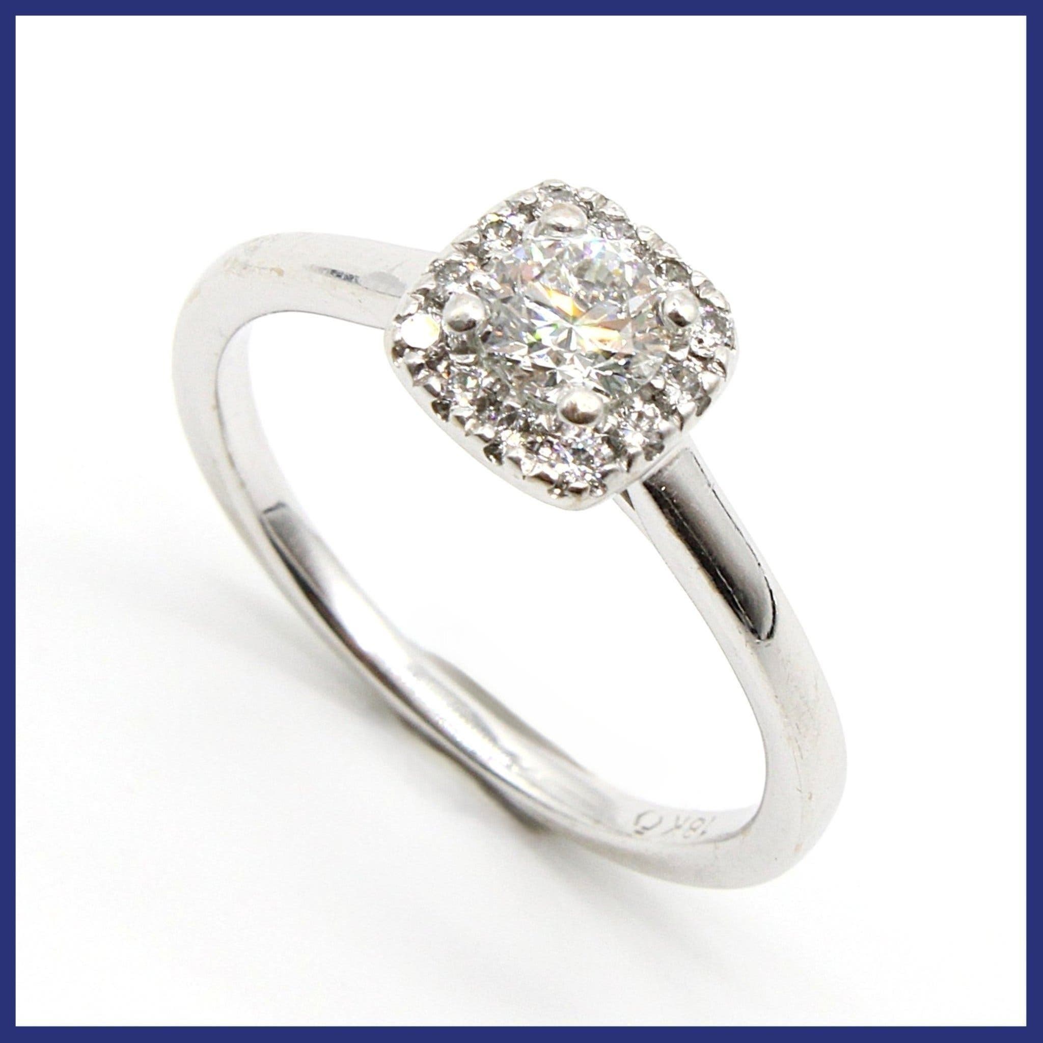 Ring, 18K vitguld, halo, naturliga diamanter (0,34ctv, stl 16,65mm)