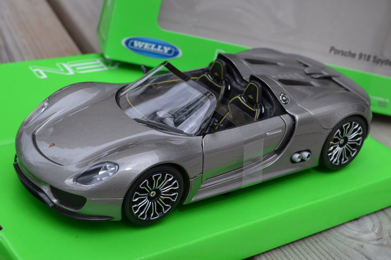 Porsche 918 welly