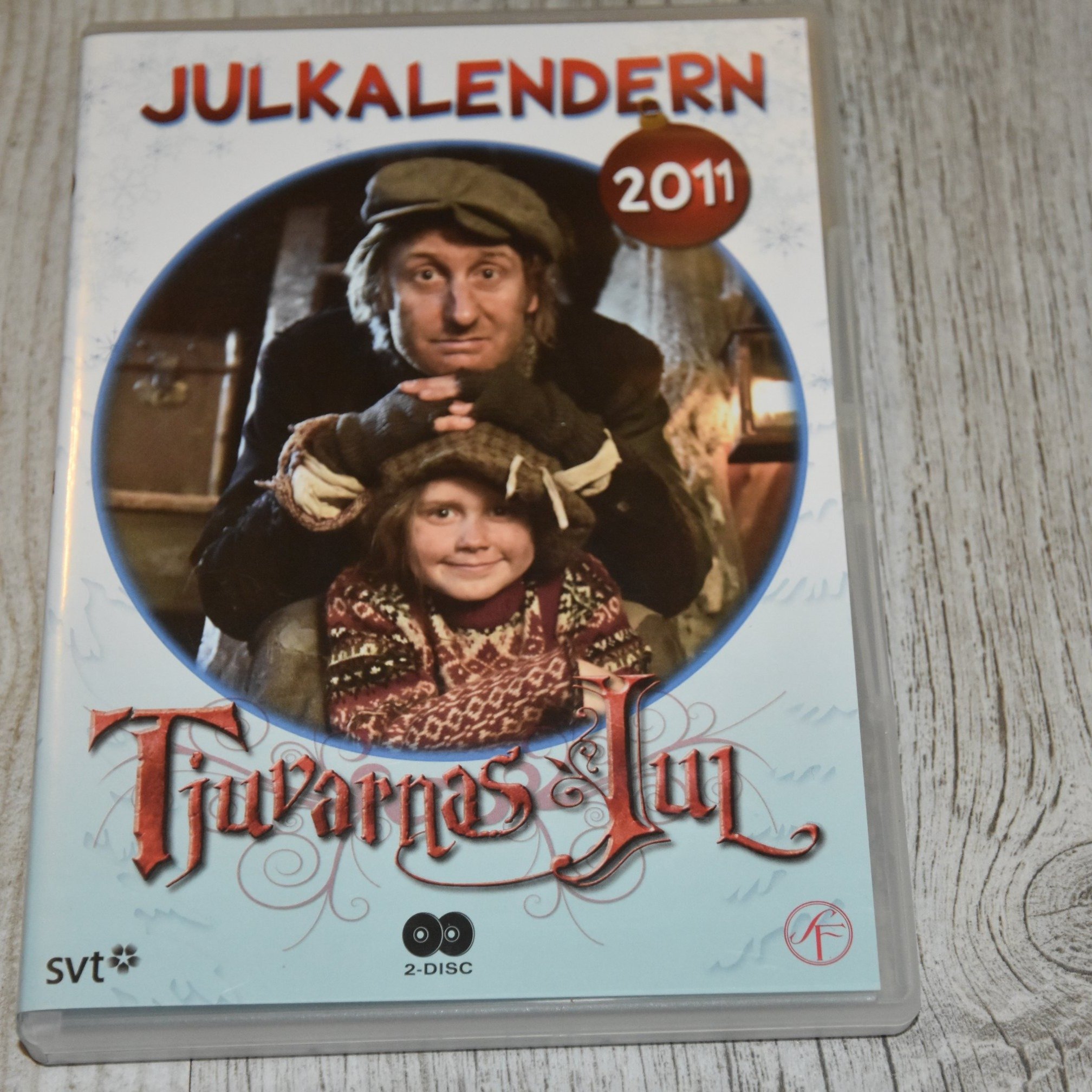 Se produkter som liknar JULKALENDERN 2011 TJUVARNAS.. på Tradera