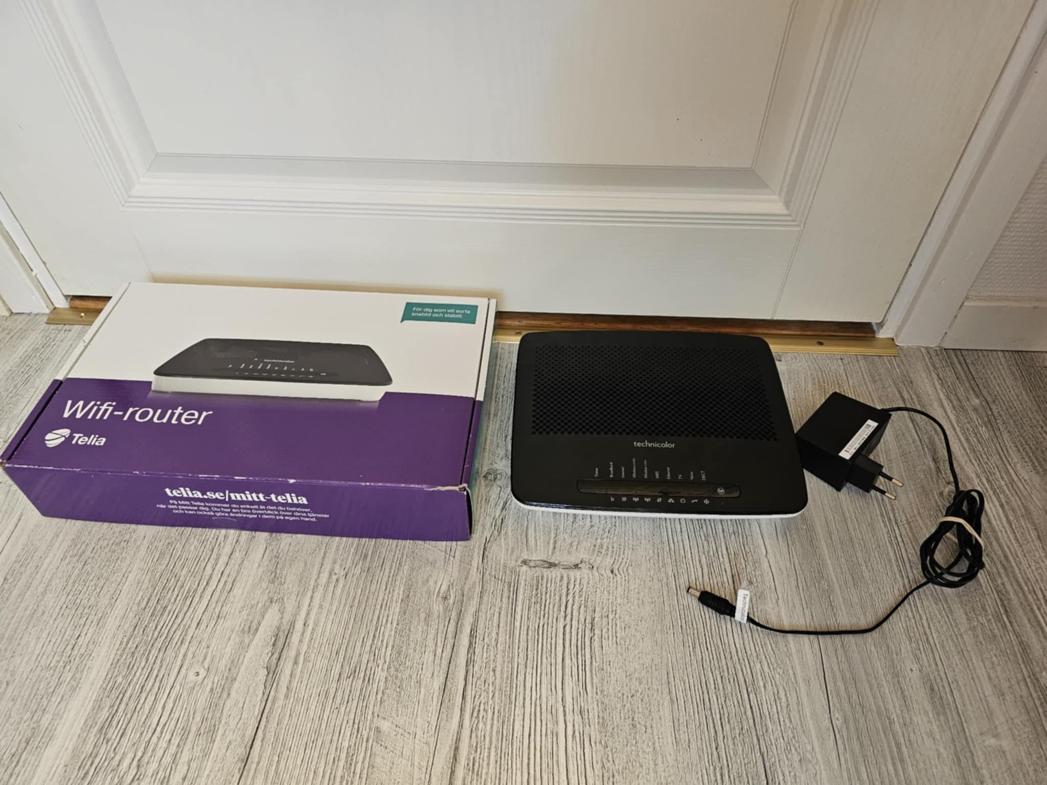 Telia Trådlös Router (TG799vac) | Köp på Tradera (712627198)