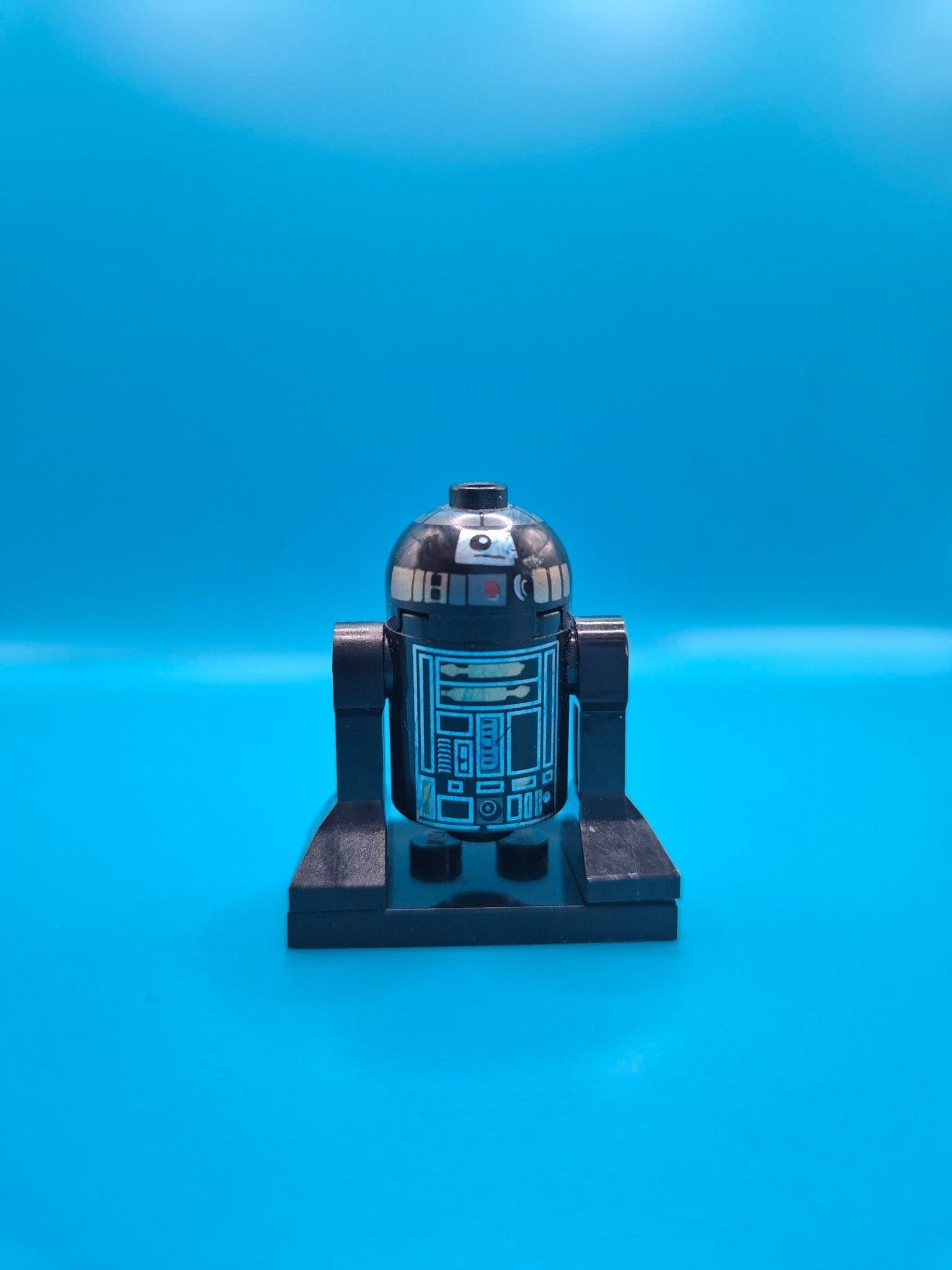 LEGO Minifigur - R2-Q5, Astromech Droid | Köp på Tradera (718058505)