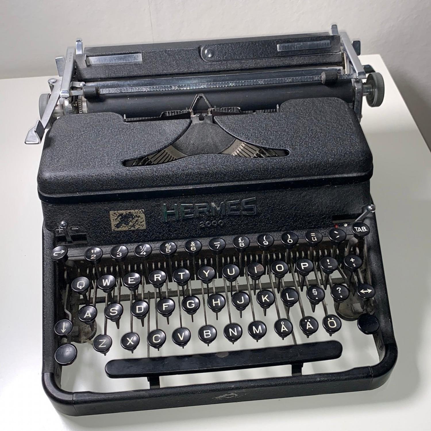 Vintage Hermes Paillard 2000 skrivmaskin typewr.. Köp på Tradera