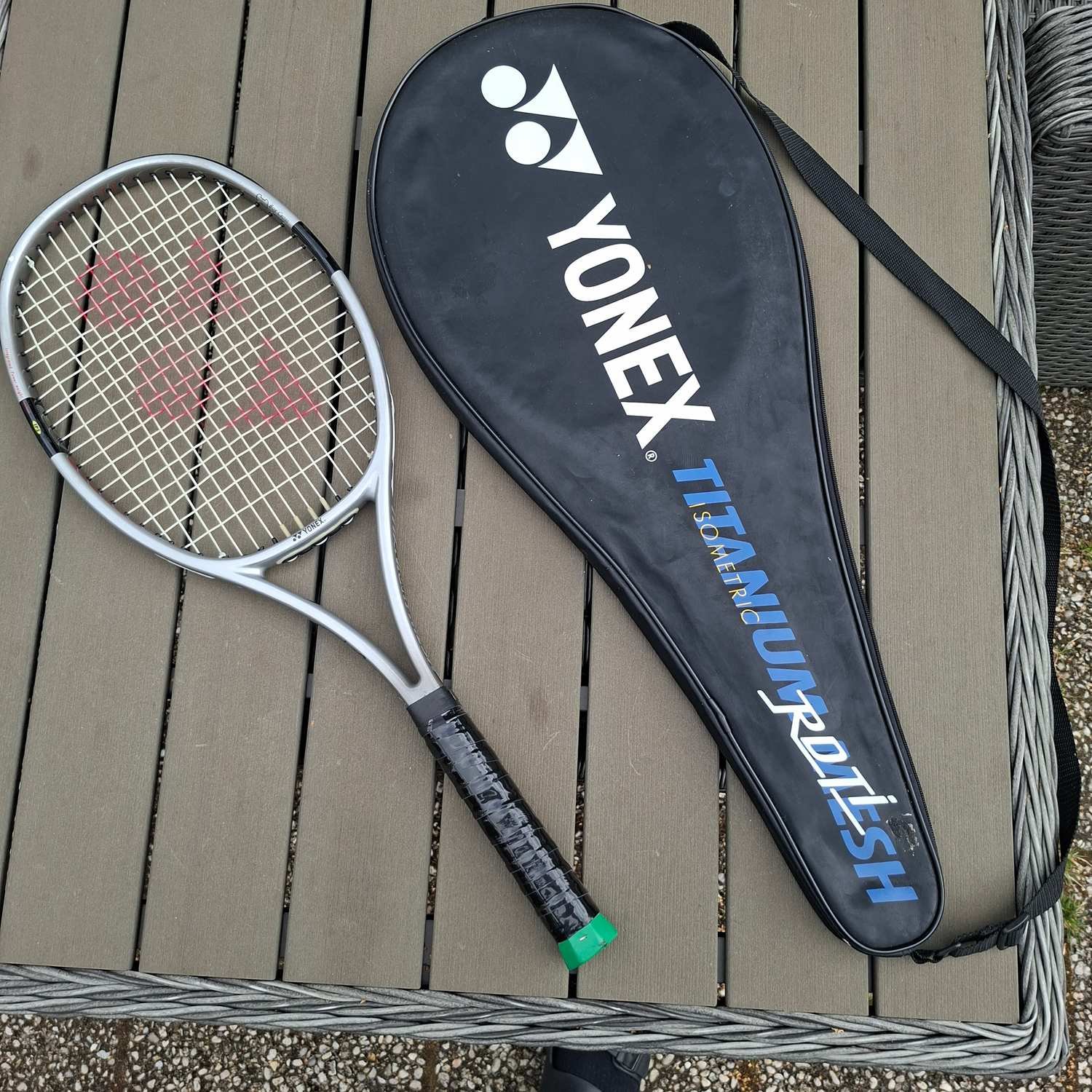 YONEX RD TI 30 Titanium Mesh Tennisracket m fod.. | Köp på Tradera ...
