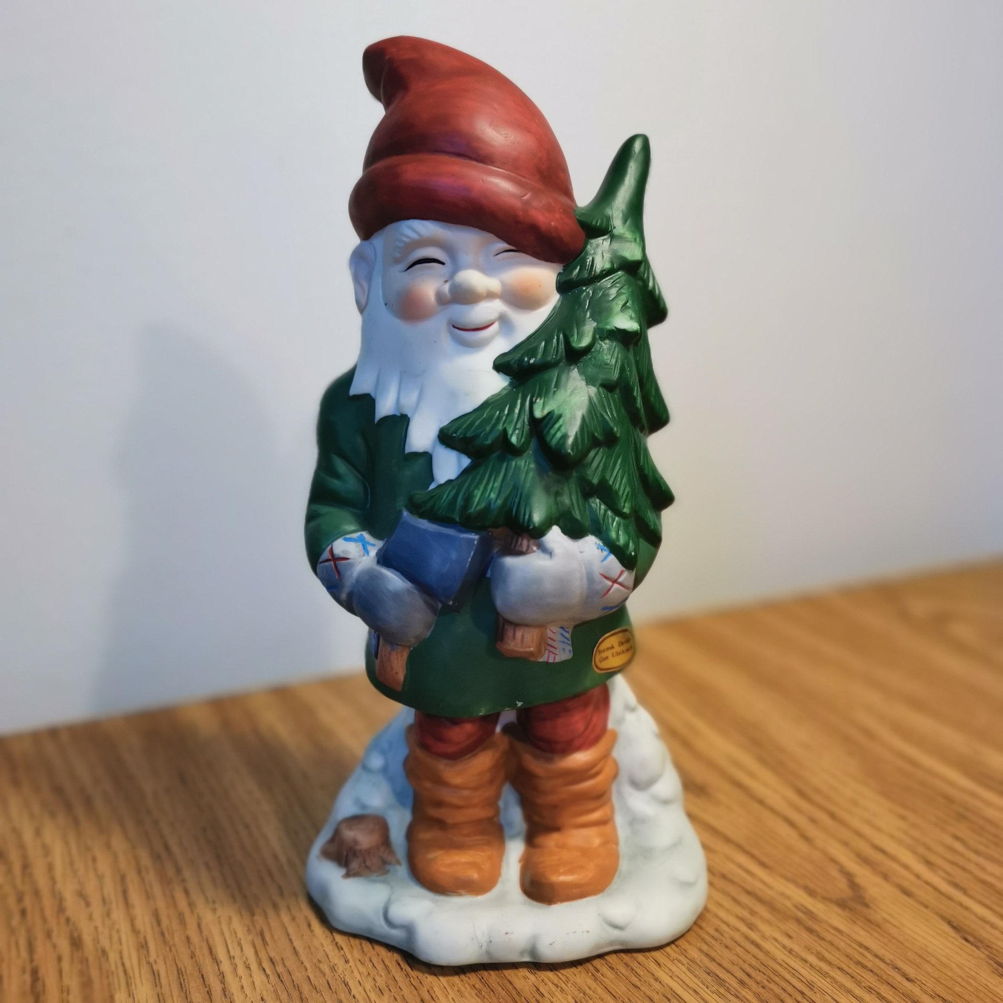 Tomte med yxa och julgran Gun Ulriksson Köp på Tradera (612687974)
