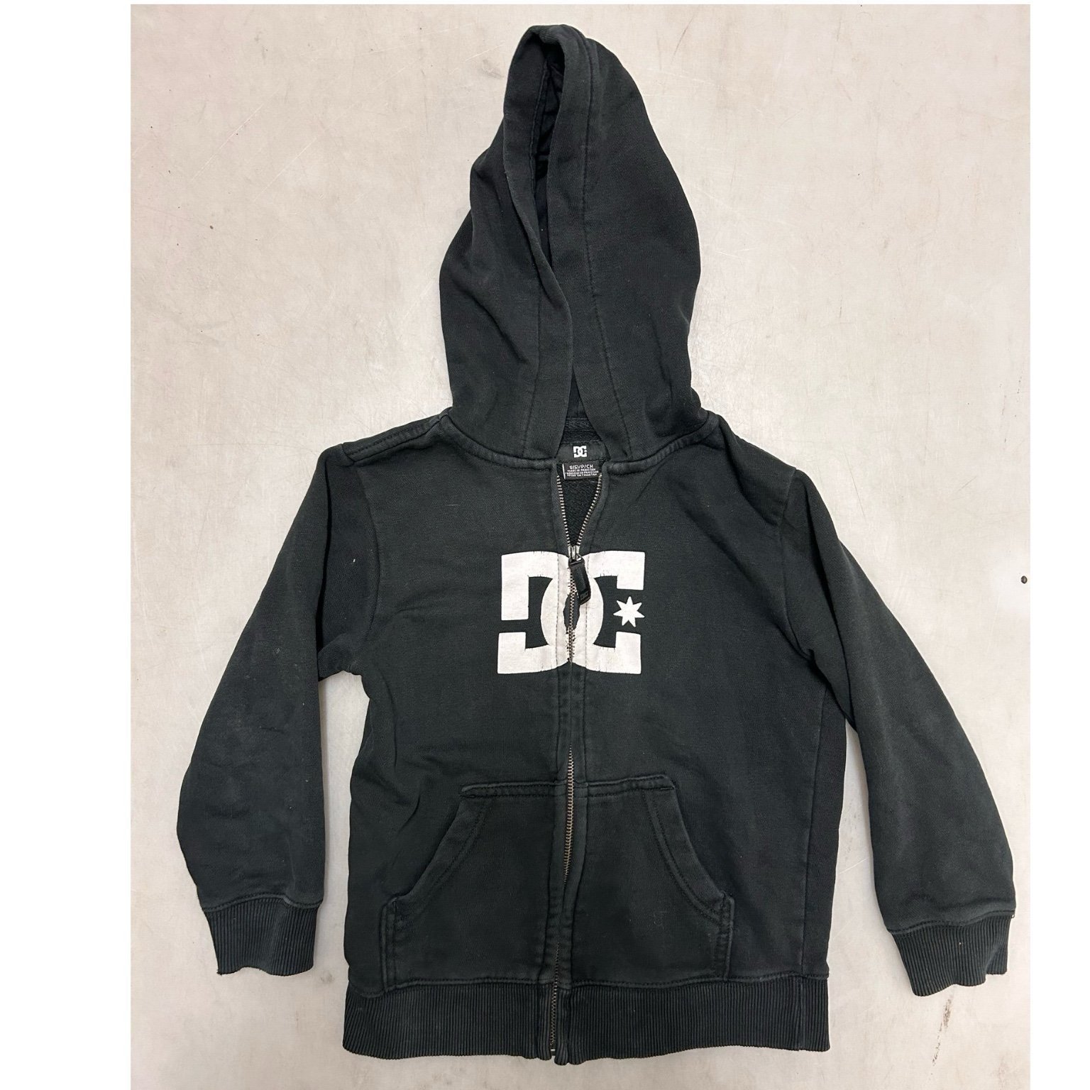 Dc svart huvtröja, barn storlek S