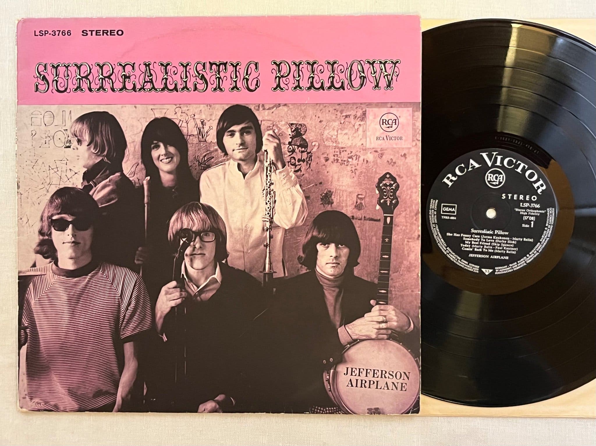 Jefferson Airplane surrealistic pillow LP from 1967 in good condition