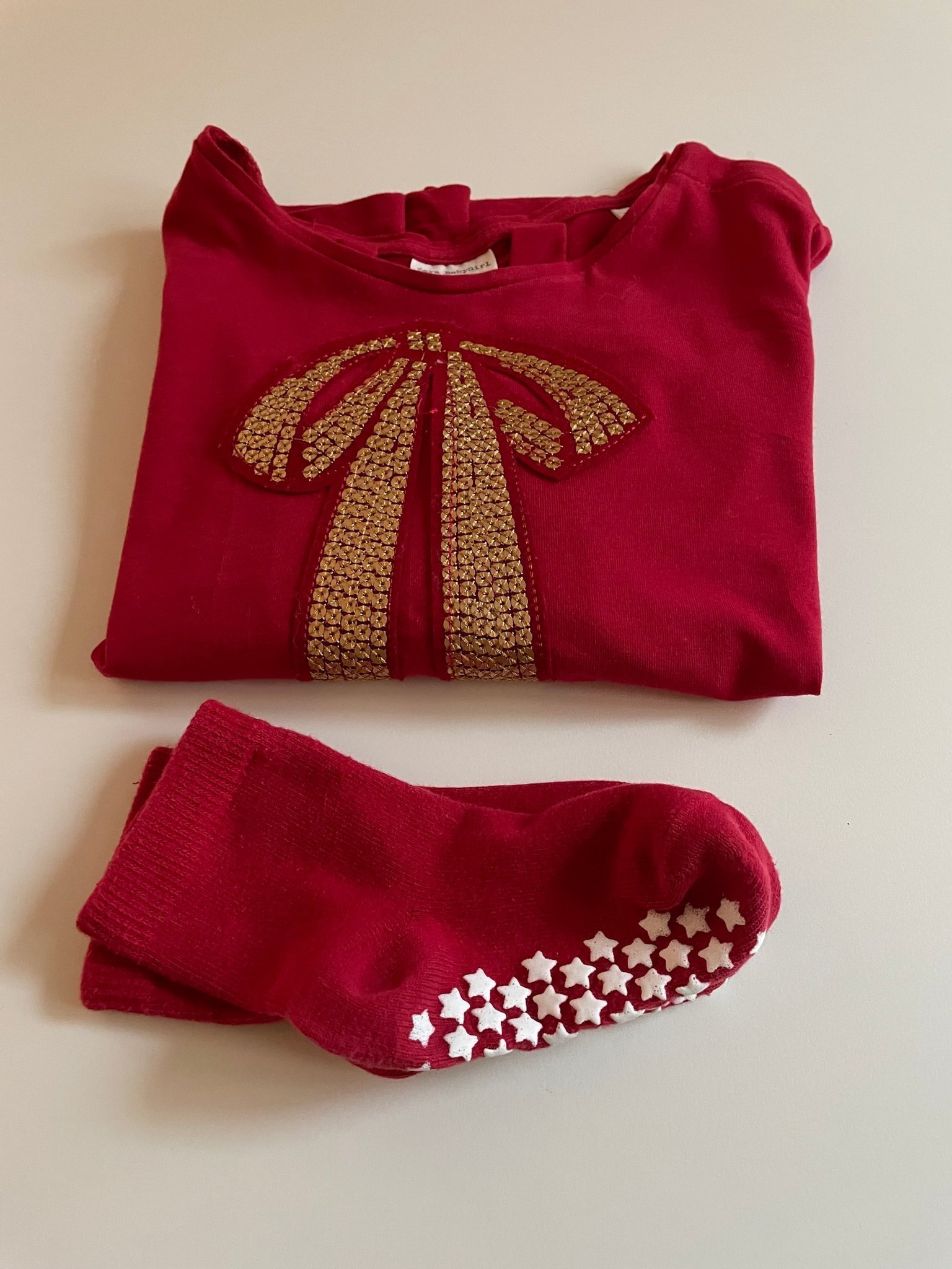 Zara Röd Tröja st 98 & strumpor