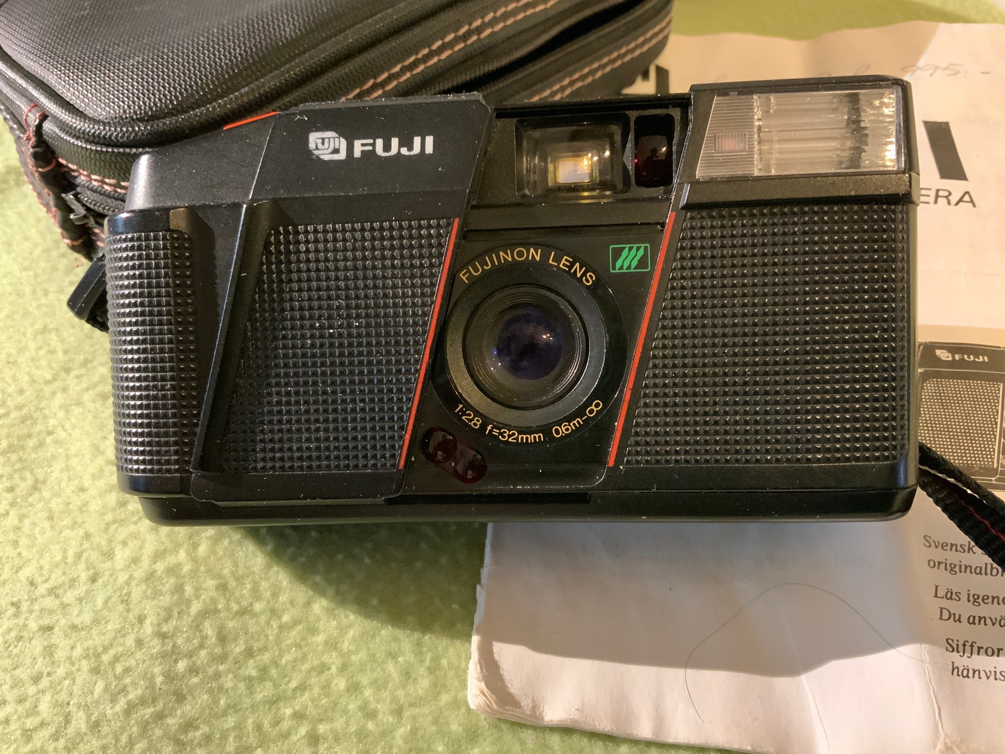 Se produkter som liknar Fuji DL-200 analog kamera äld.. på Tradera ...